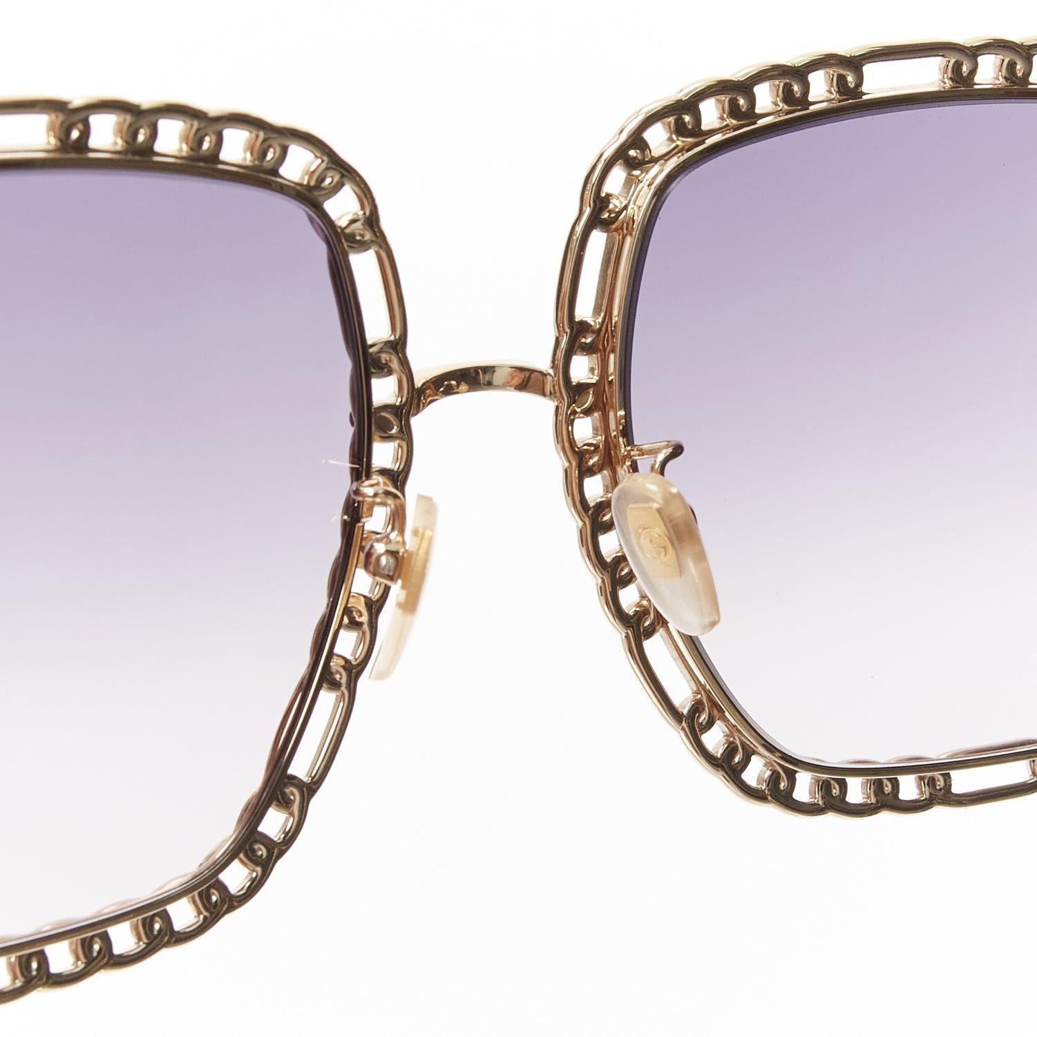 Gucci GG1033S Occhiali da sole quadrati oversize con catena dorata e charm GG in vendita 3