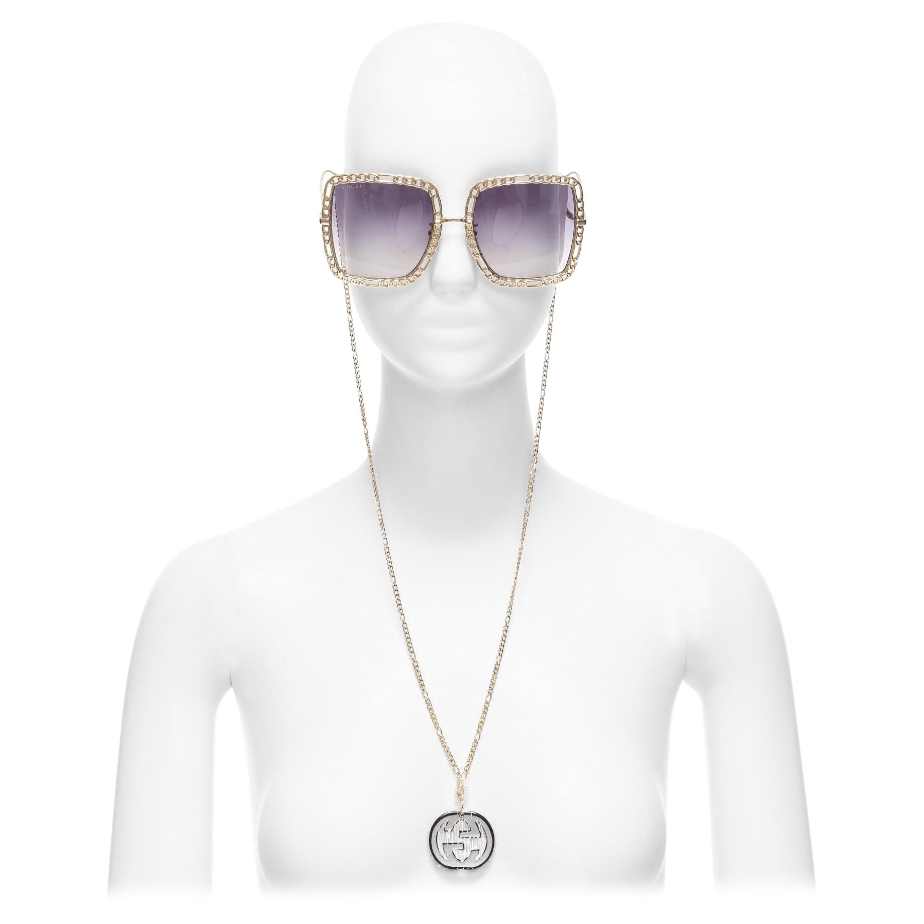 Gucci GG1033S Occhiali da sole quadrati oversize con catena dorata e charm GG