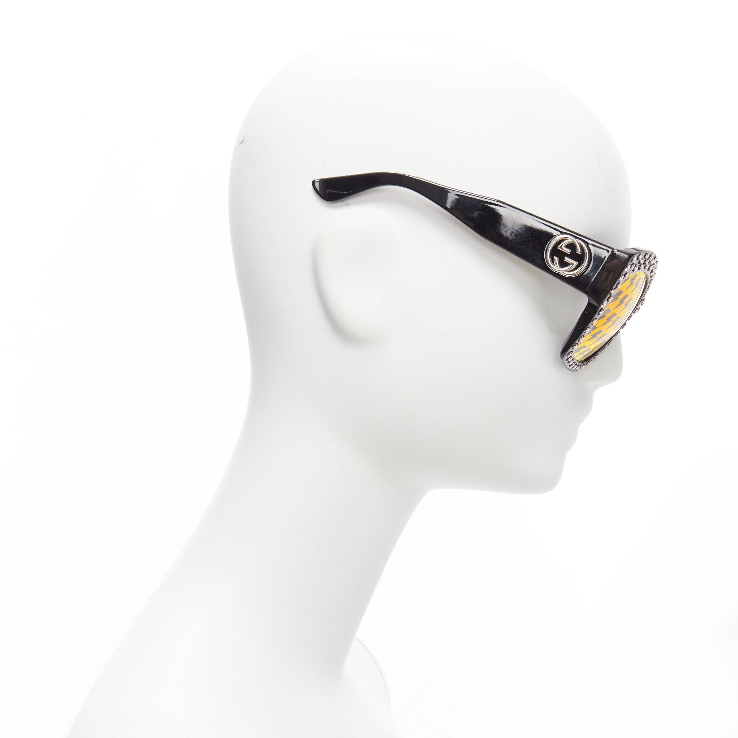 GUCCI GG3870S Sonnenbrille mit orangefarbenen Gläsern und quadratischem Rahmen mit Sternknopf Damen im Angebot