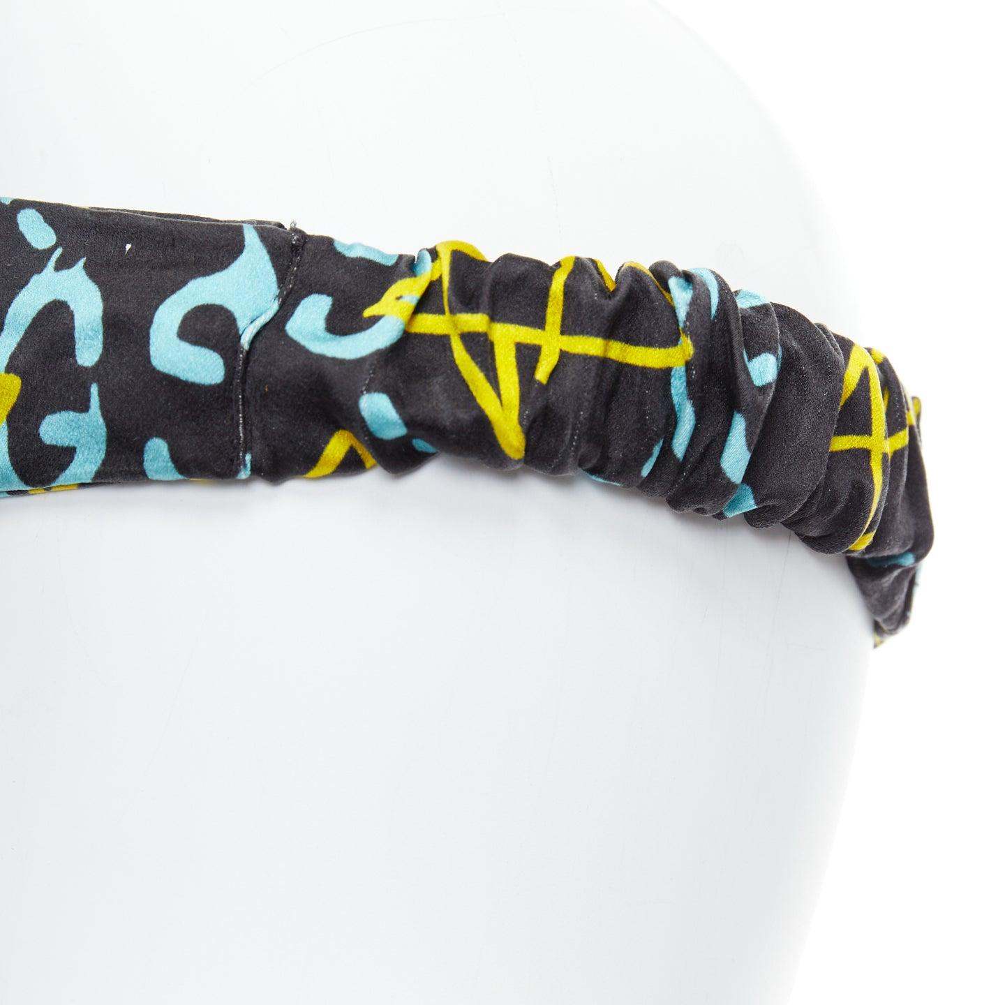 Gucci Ghost, fascia per capelli in 100% seta con stampa monogram a stelle graffiti in vendita 1