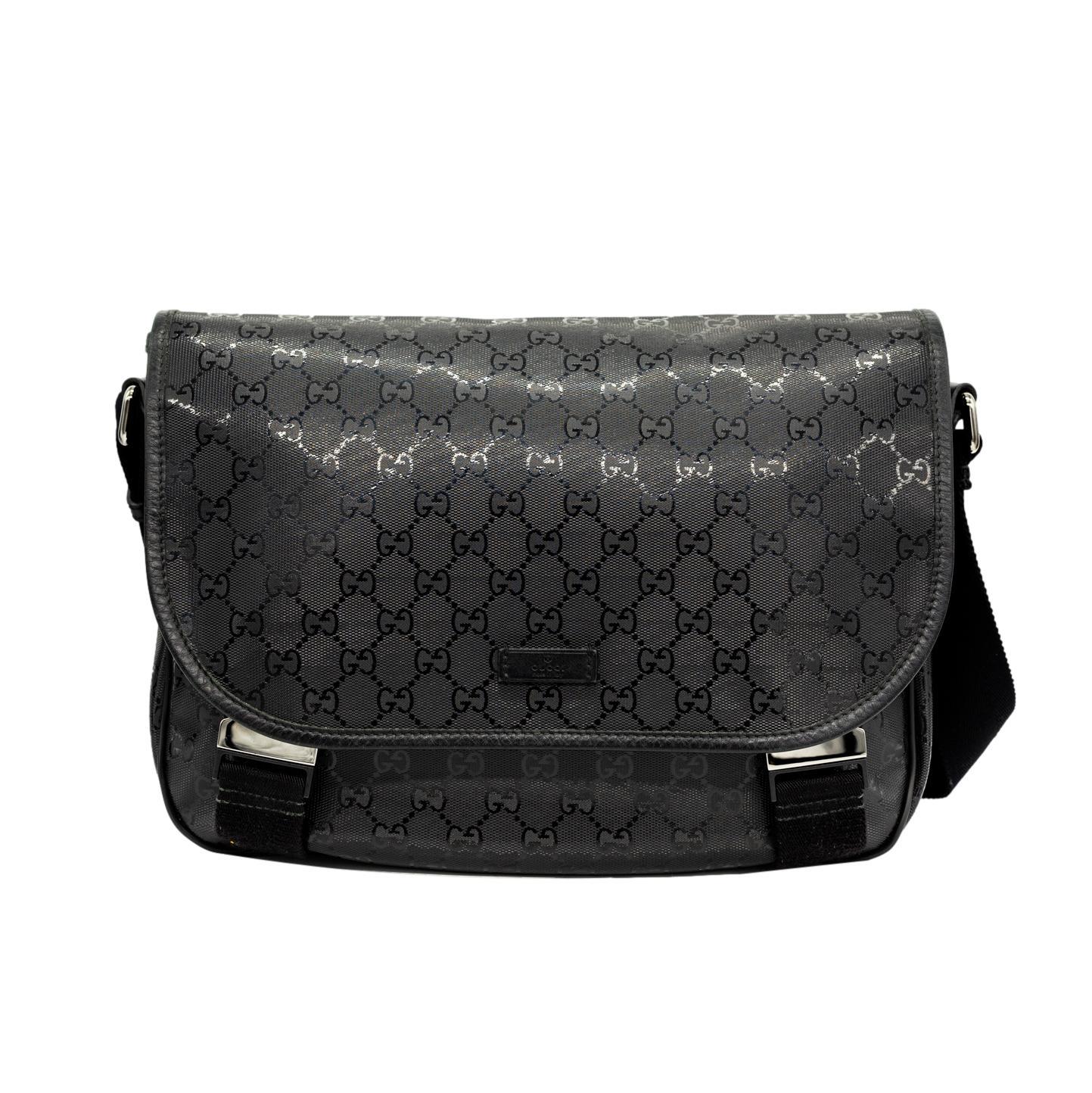 Gucci Glazed Black GG Supreme Canvas Medium Crossbody Unisex Messenger Bag. This classic Gucci Messenger bag was handcrafted from premium black 