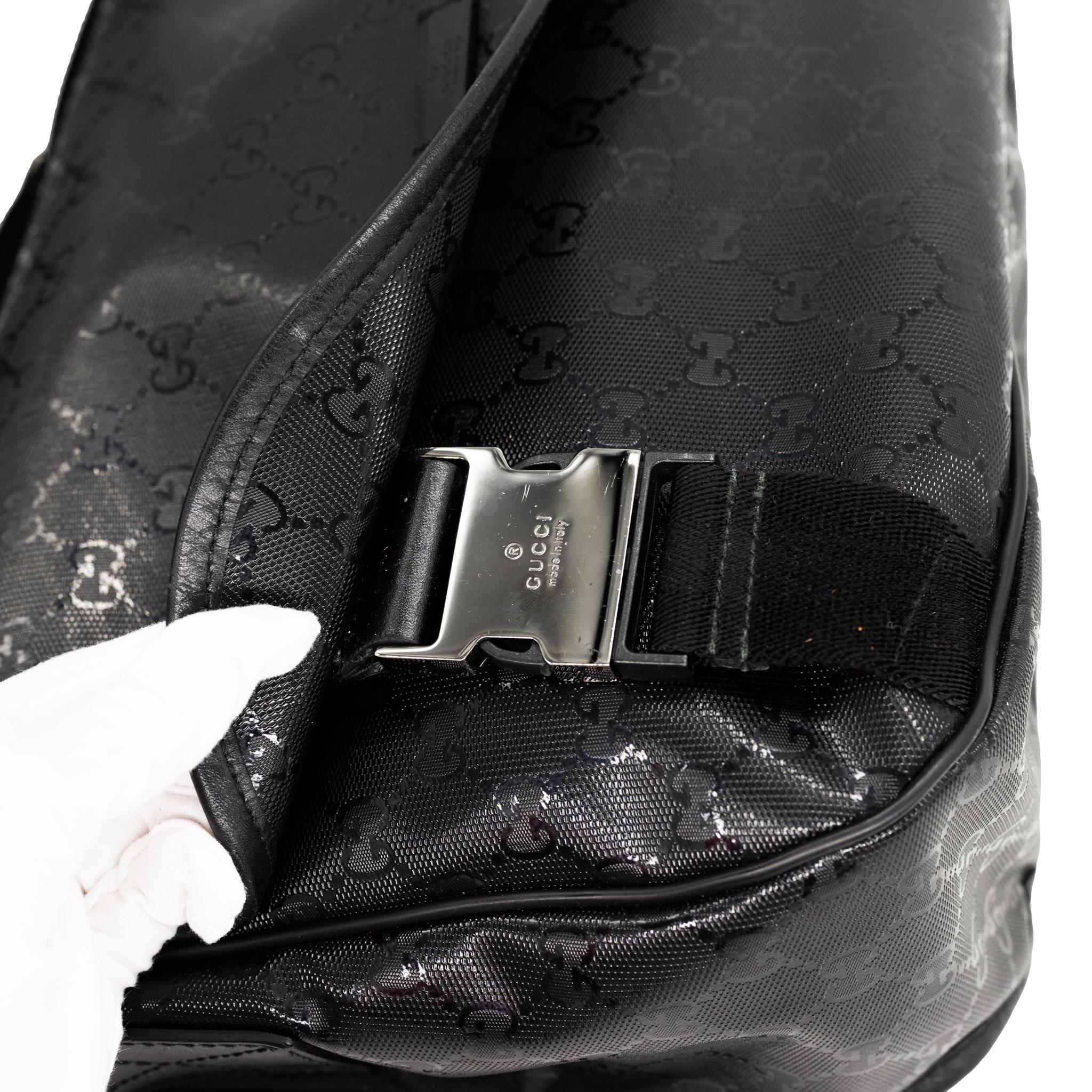 Gucci - Sac à bandoulière unisexe en toile noire émaillée GG Supreme, taille moyenne Unisexe en vente