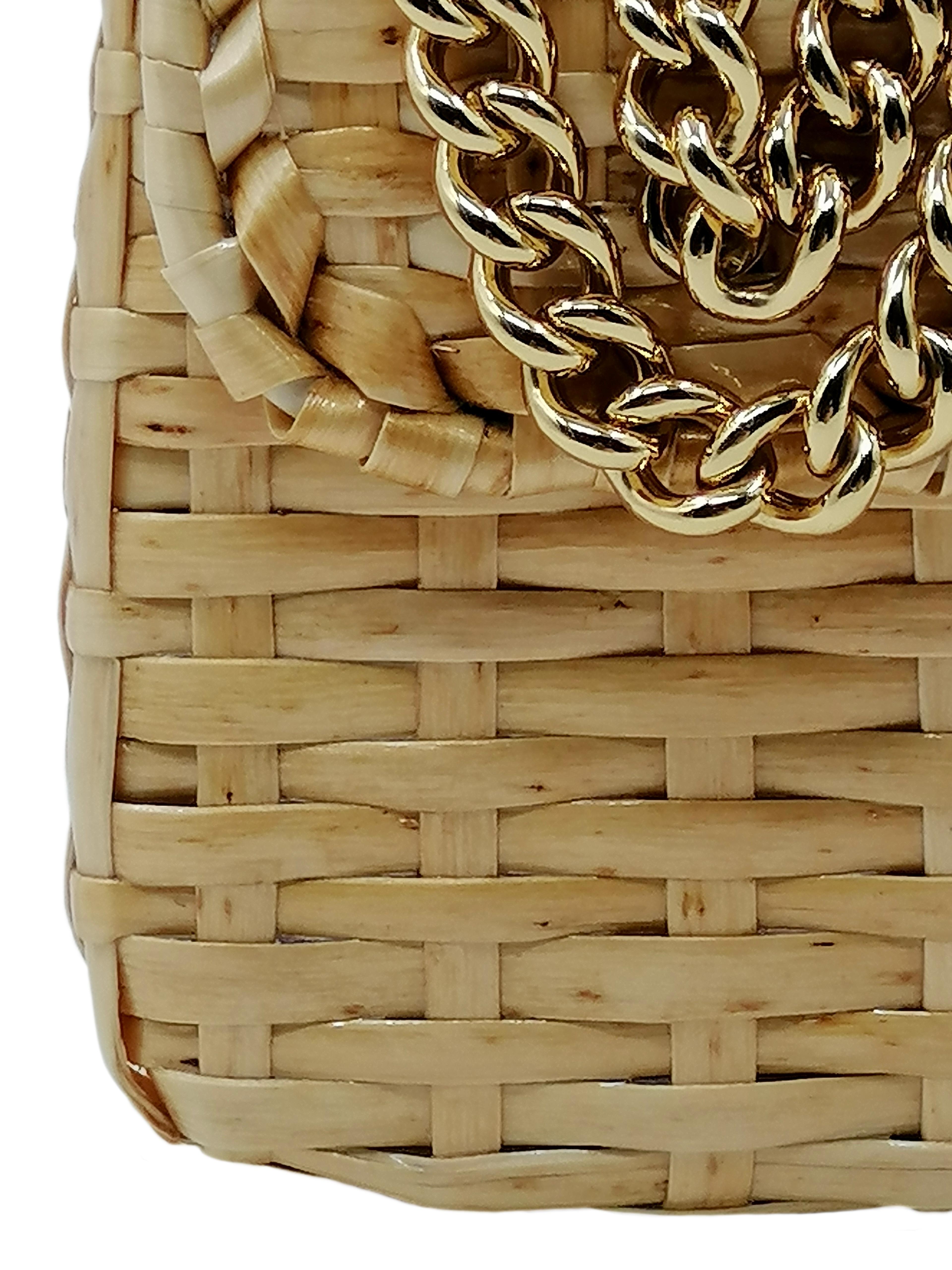 GUCCI glazed wicker mini linea Cestino shoulder bag in natural. 
Alessandro Michele   Pre Fall 2018 Collection
This chic  mini shoulder bag is crafted of woven straw with a transparent glaze. 
It has a polished gold chain and a polished gold GG logo