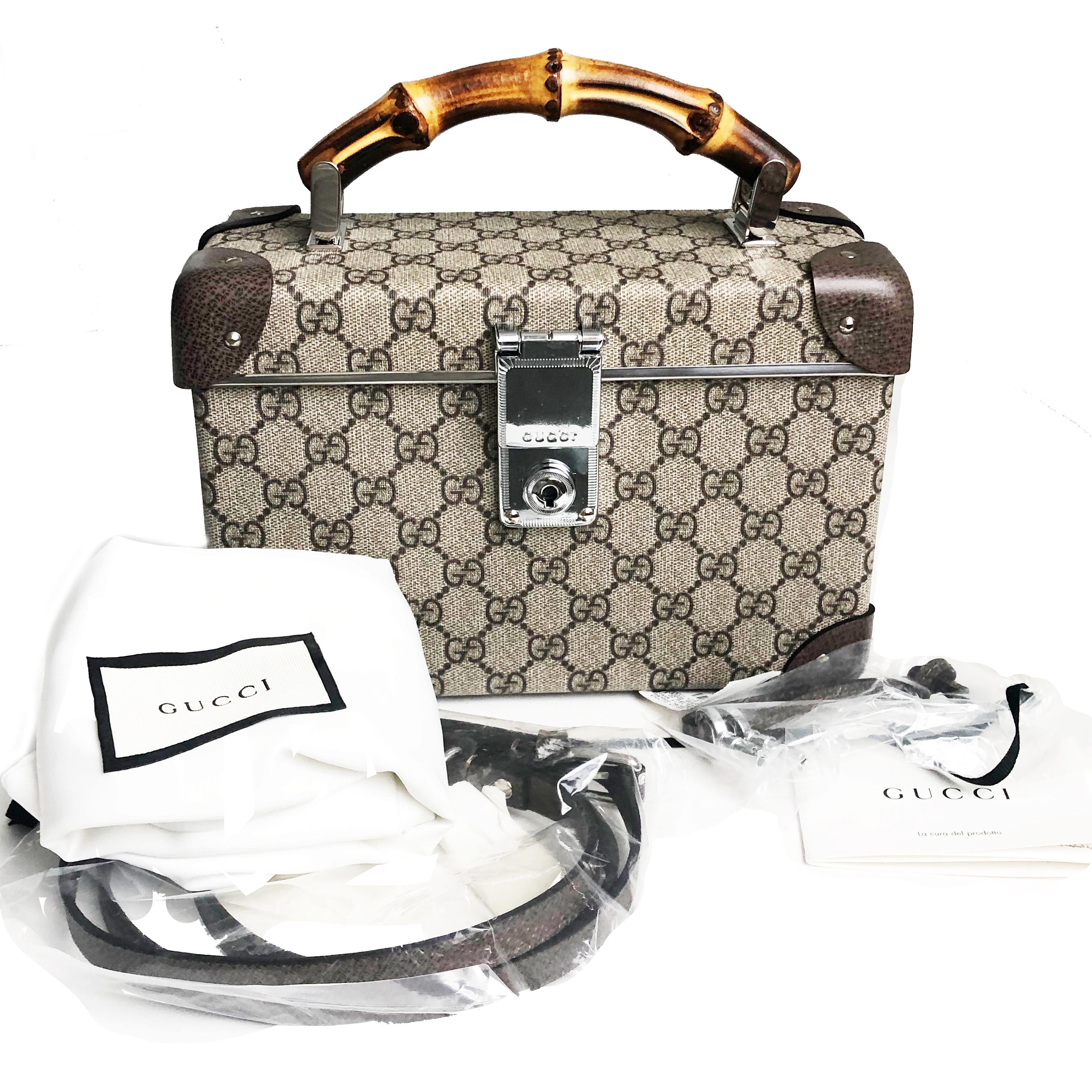 New with tag Gucci Globetrotter GG Beauty Case with bamboo handle, from the fall/winter 2018 runway collection.  This was a special collaboration between Gucci & luxe travel brand Globetrotter & made in England. Beige/Ebony Gucci Supreme canvas,
