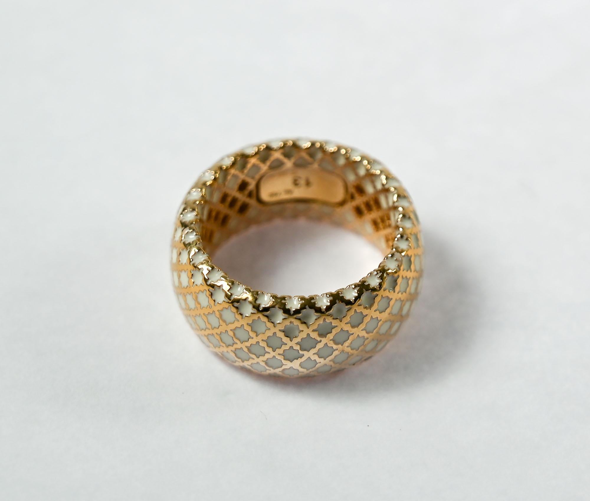 Moderne Bague en or et émail de Gucci en vente