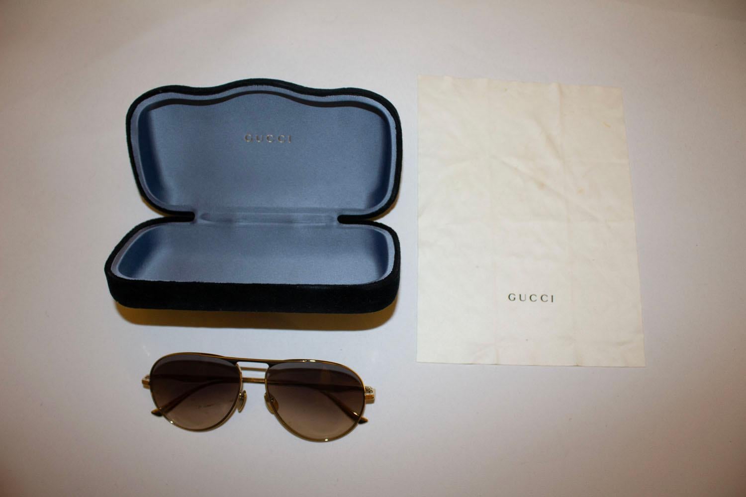 Women's or Men's Gucci Gold Aviator Style Sunglasses For Sale