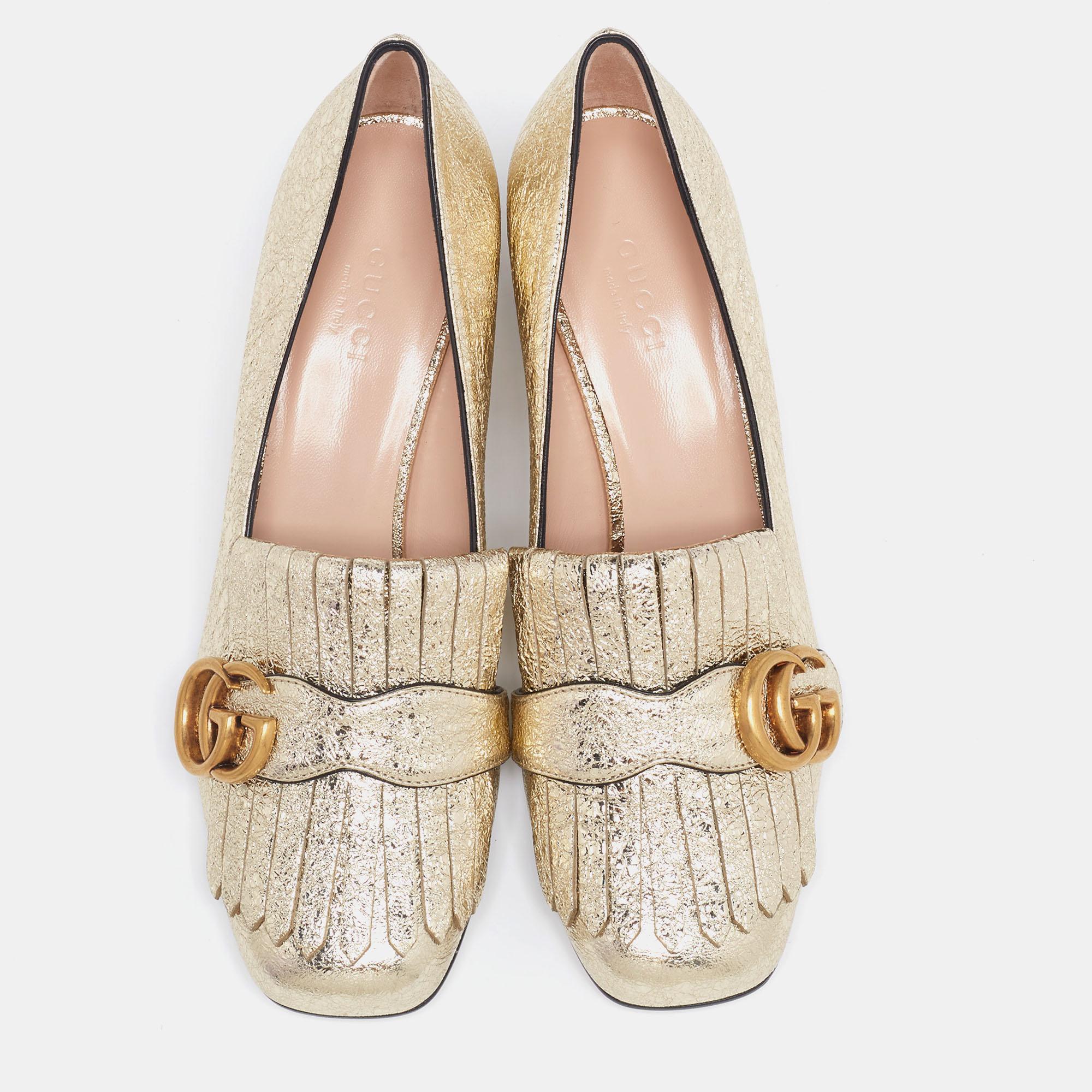 Absolutely on-trend and easy to flaunt, this pair of pumps by Gucci is a true stunner. They've been crafted from crinkled gold leather and styled with folded fringes and the brand's signature GG on the uppers. Square toes and a set of block heels