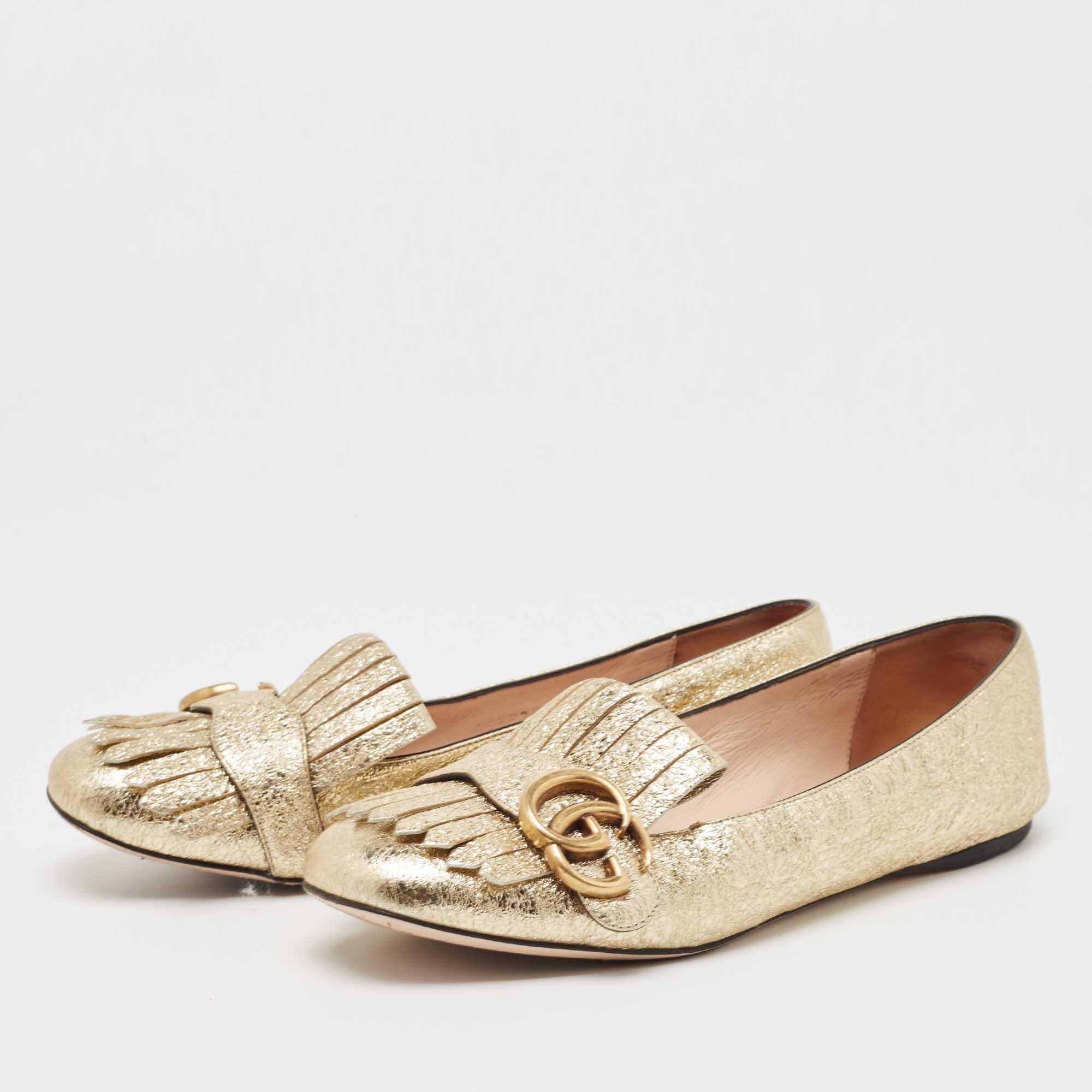 Women's Gucci Gold Crinkled Leather GG Marmont Fringe Flats Size 37 For Sale