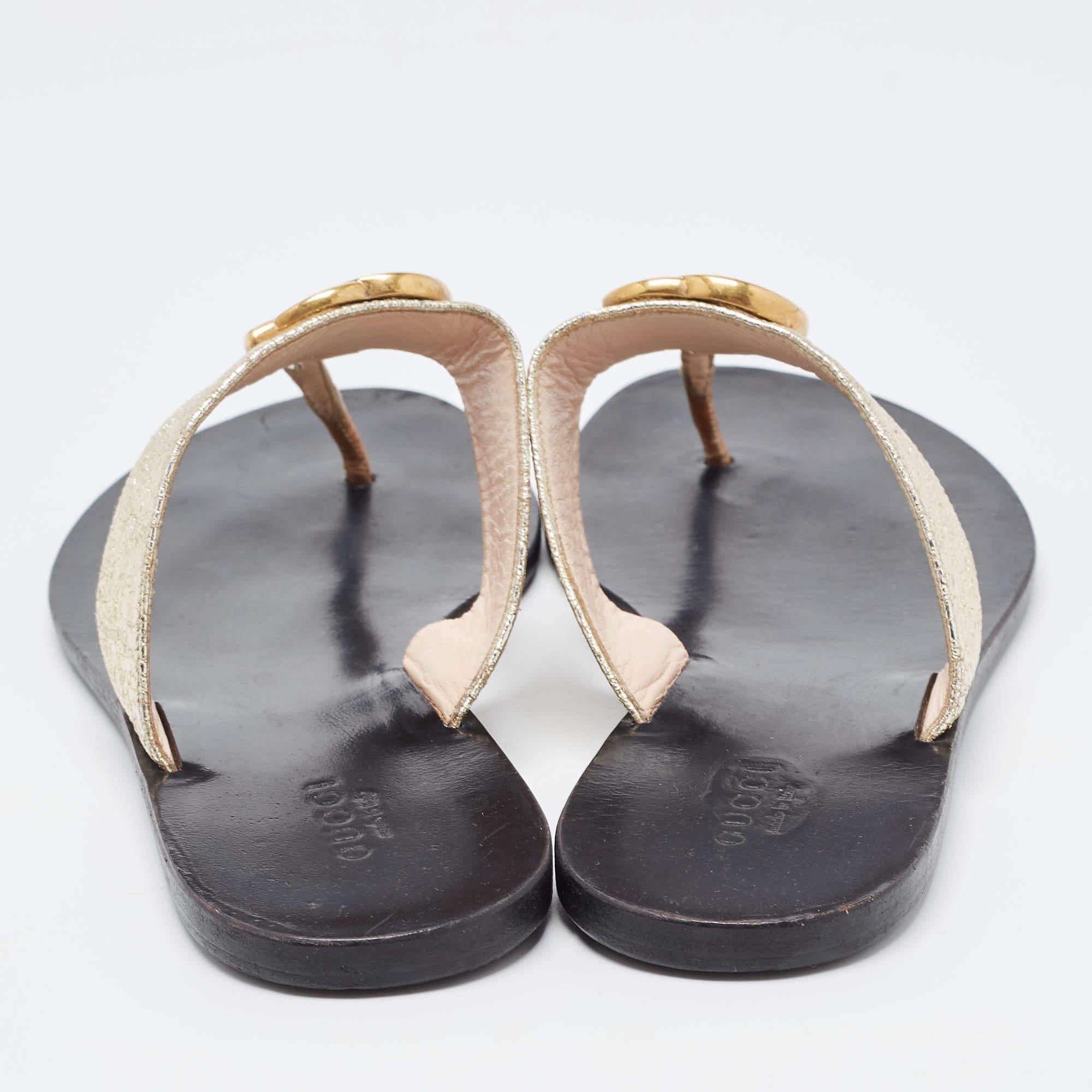 Gray Gucci Gold Crinkled Leather GG Marmont Thong Flats Size 37.5