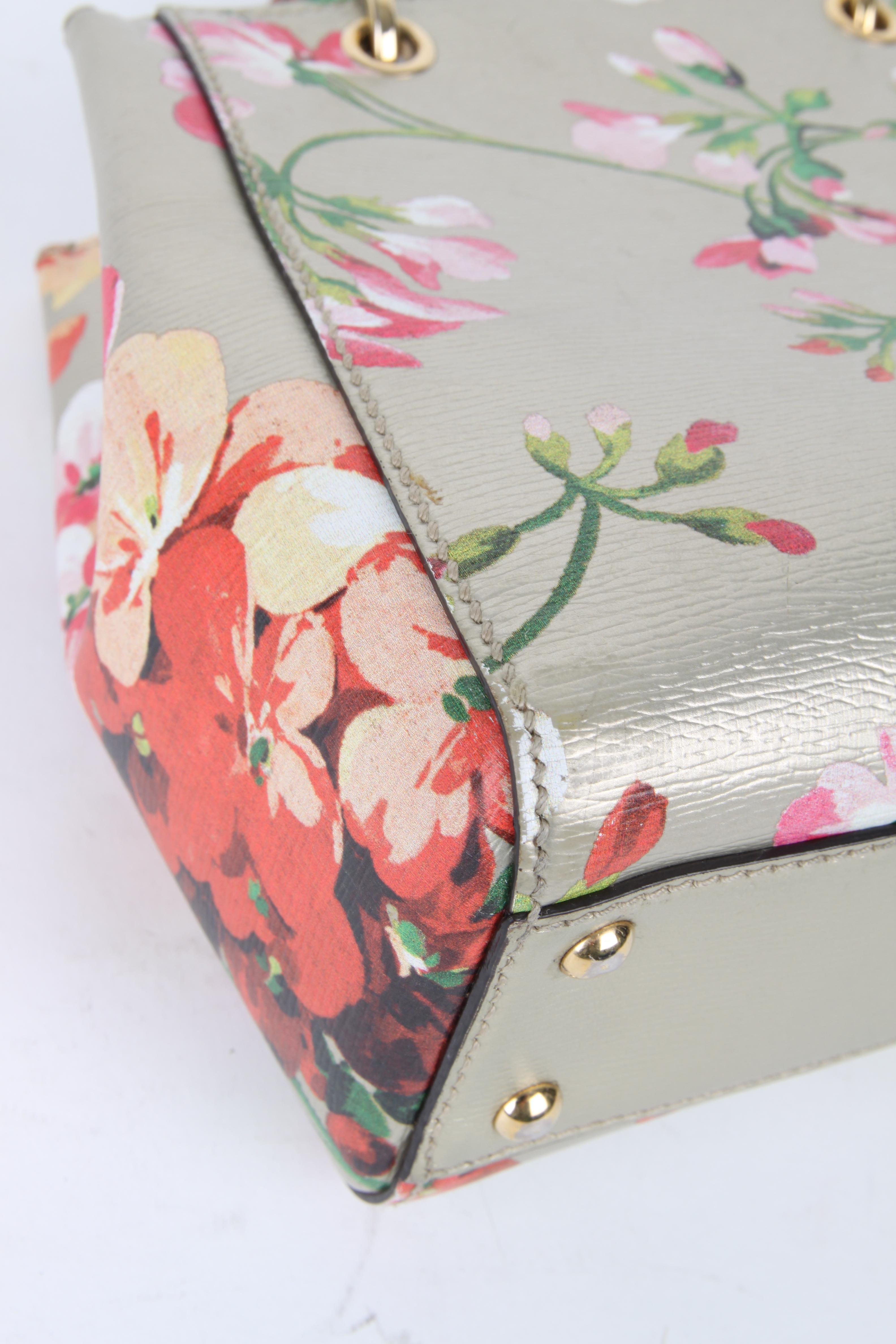 Gucci Gold Floral Bamboo Crossbody Handbag For Sale 2