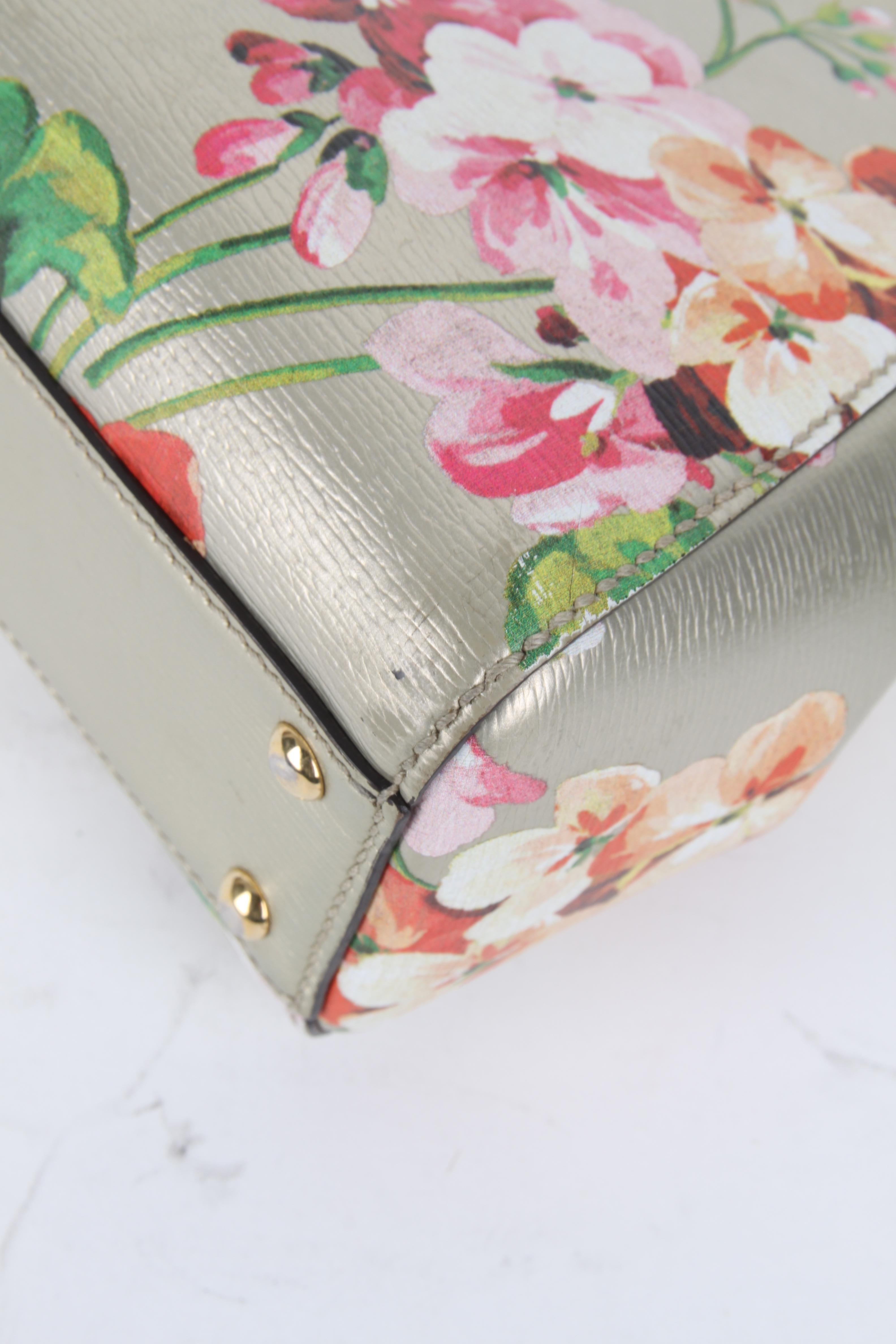 Gucci Gold Floral Bamboo Crossbody Handbag For Sale 3
