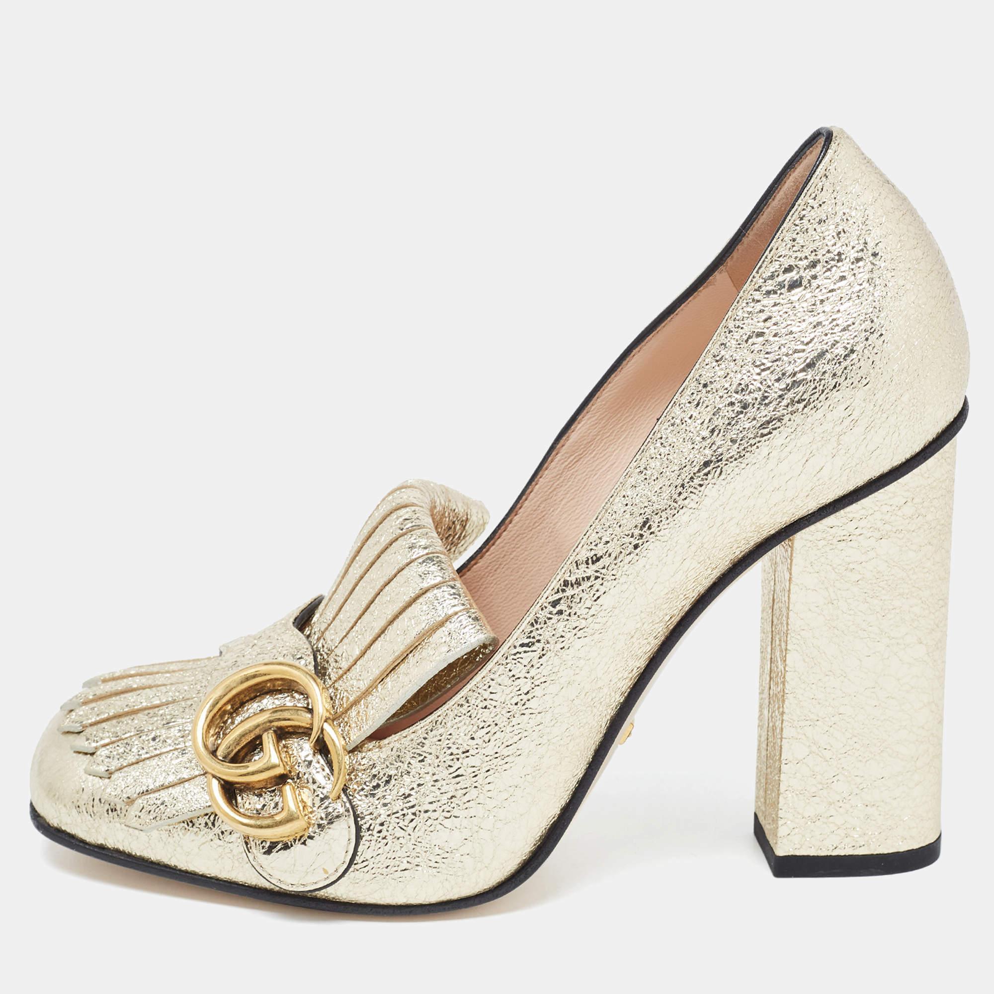 Absolutely on-trend and easy to flaunt, this pair of pumps by Gucci is a true stunner. They've been crafted from metallic gold foil leather and styled with folded fringes and the brand's signature GG on the uppers. Square toes and a set of block