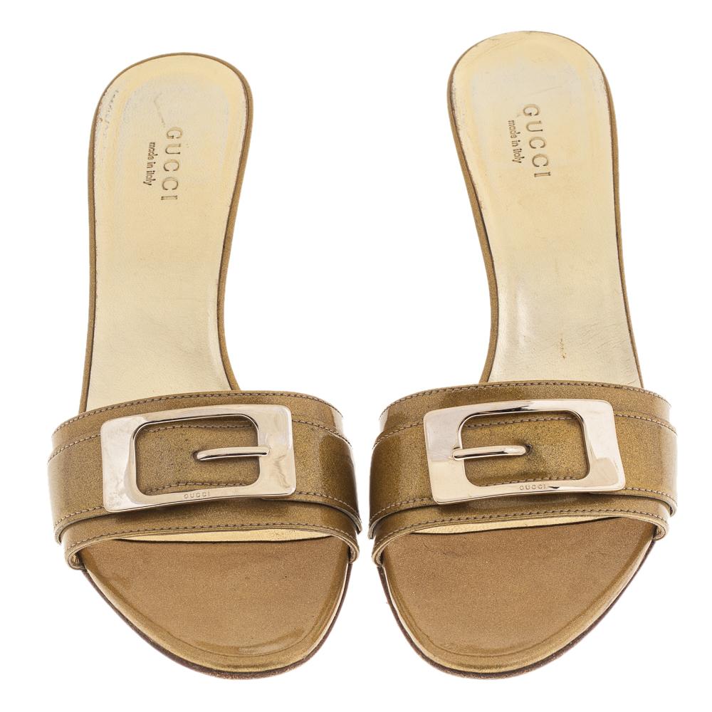 Women's Gucci Gold Glitter Open Toe Sandals Size 36.5 For Sale