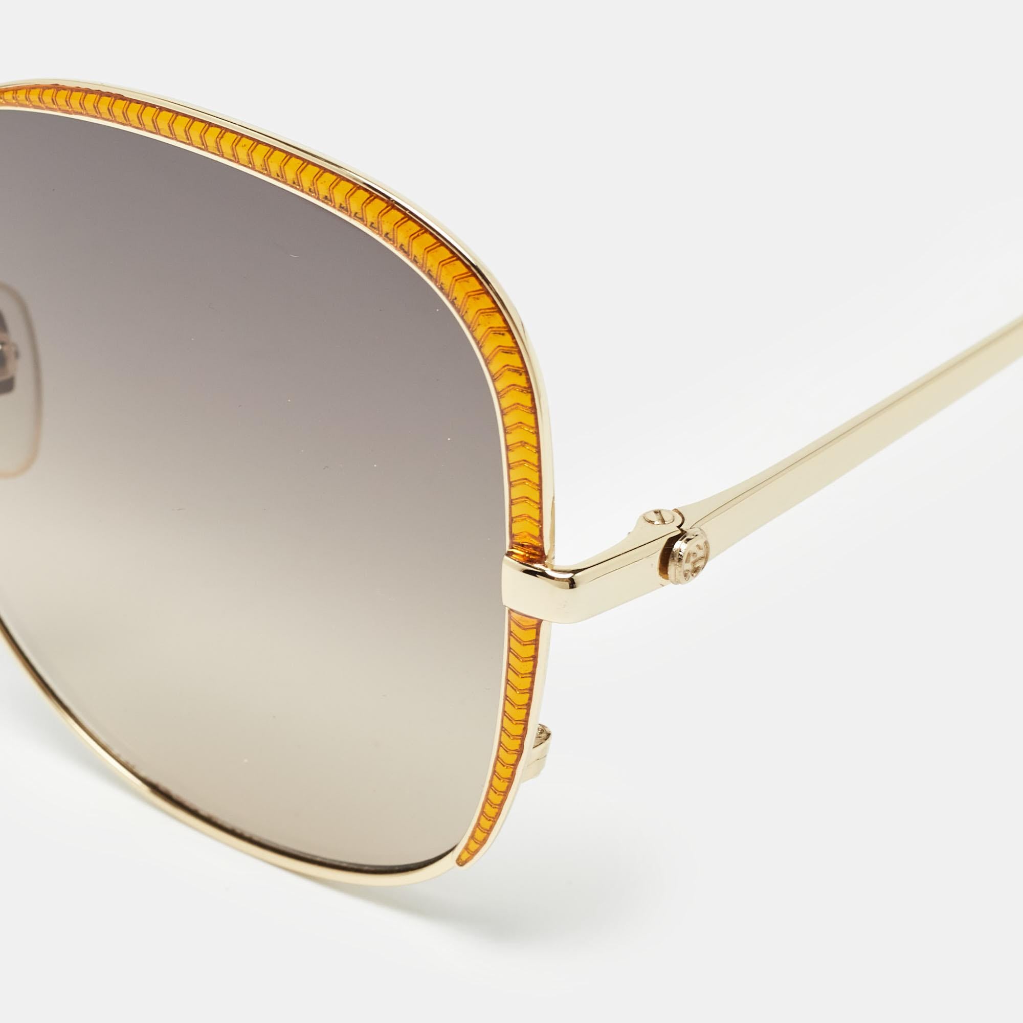 Enjoy Gucci's range of the most luxurious sunglasses with this pair. Sculpted to frame your face well and protect your eyes while out in the sun, the pair is a fine creation worth buying.