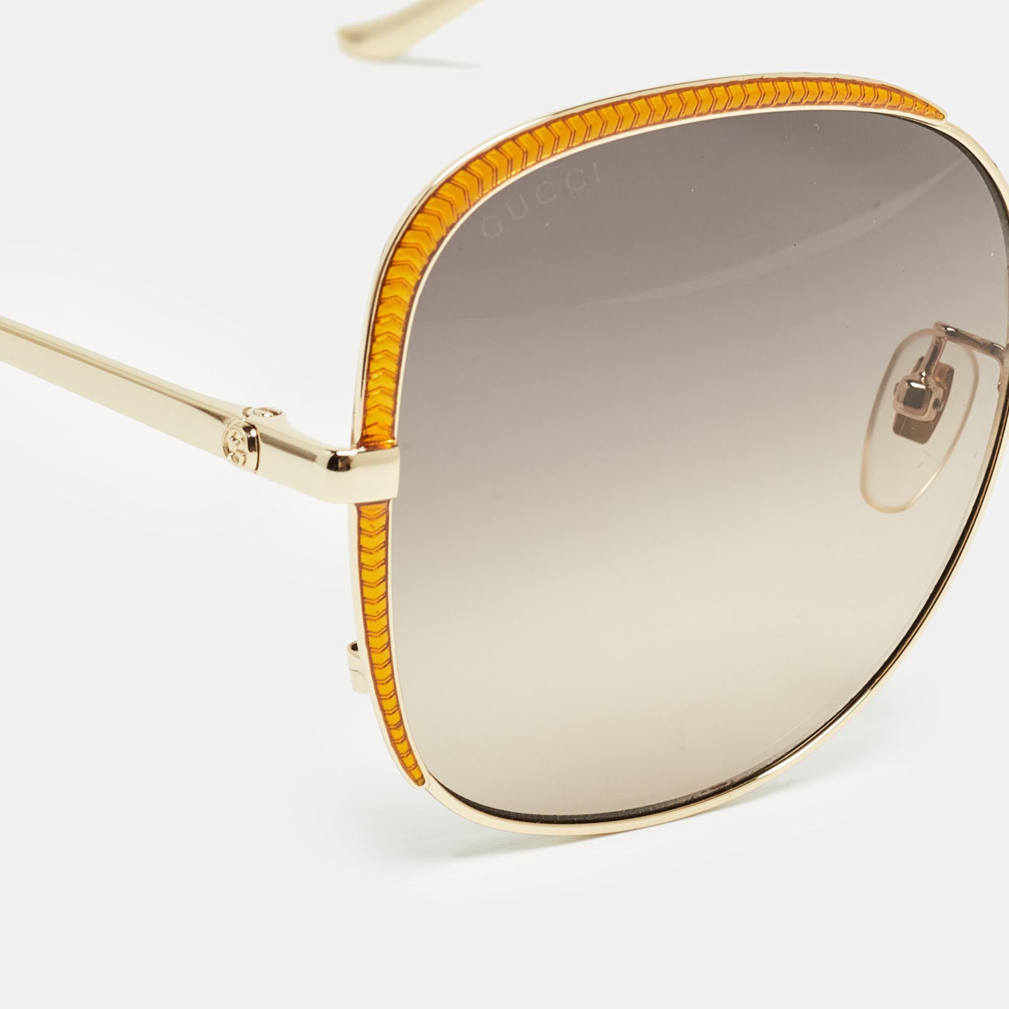 Gucci Gold Gradient GG0400S Oversized Sunglasses In Good Condition In Dubai, Al Qouz 2