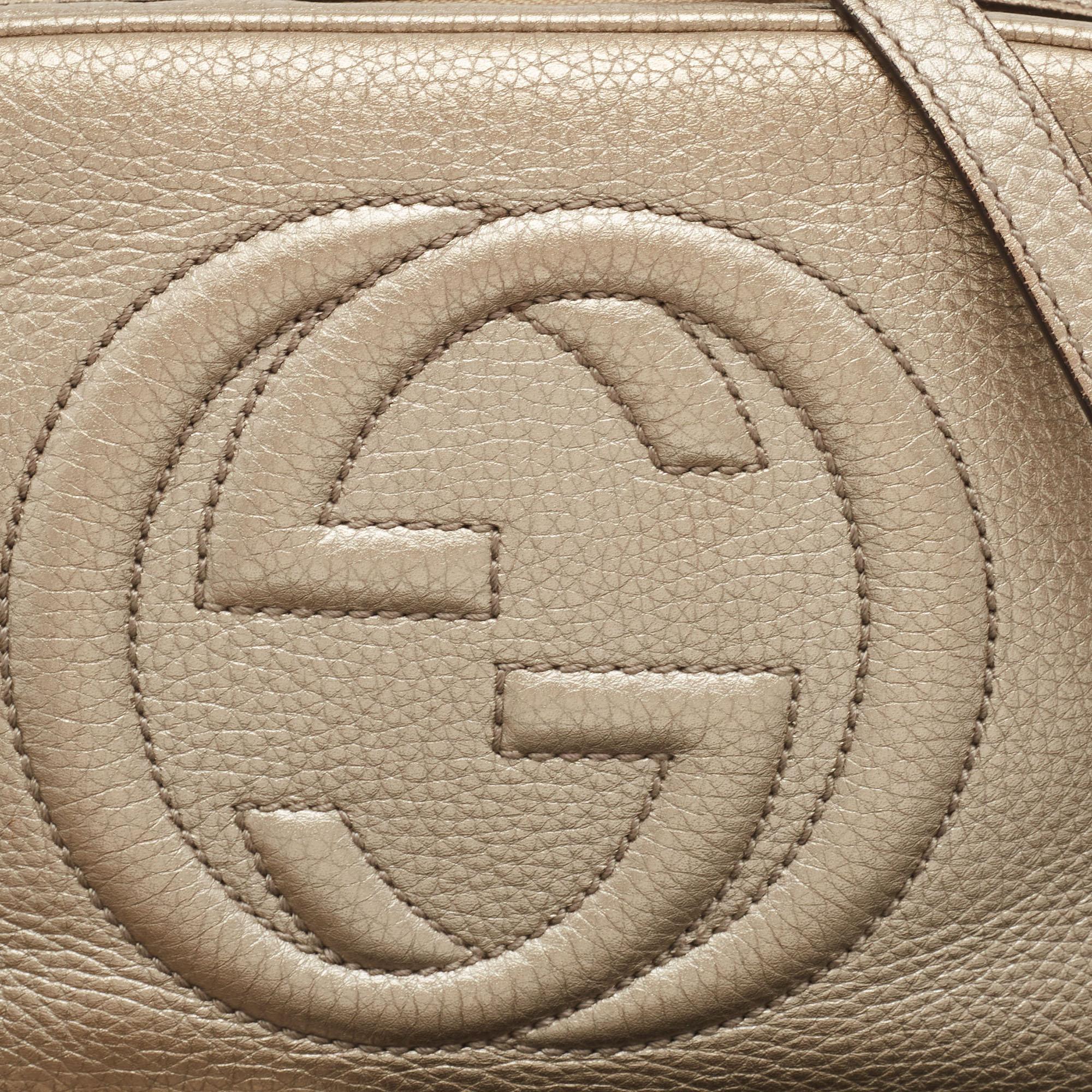 Gucci Gold Grained Leather Small Soho Disco Crossbody Bag In Fair Condition In Dubai, Al Qouz 2