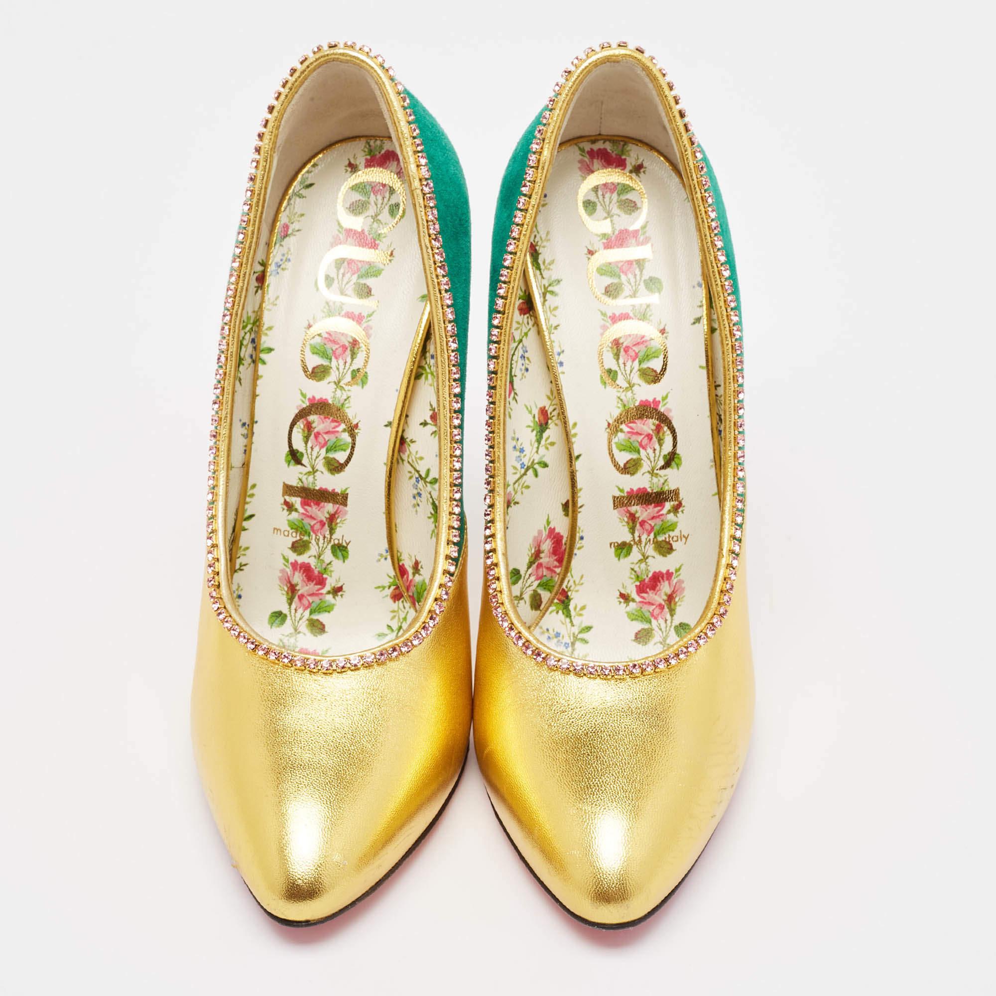 Bombas Gucci doradas/verdes de ante y piel con adornos de cristal talla 37 Beige en venta