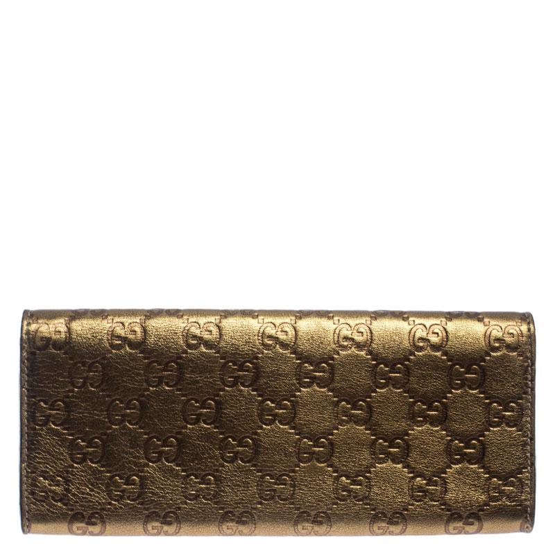 The legacy of Guccio Gucci continues with stylish products from the label such as this wallet. It features the iconic Guccisima leather and is accented with a gold buckle and leather trim on the front flap. Its magnetic snap closure opens to a lined