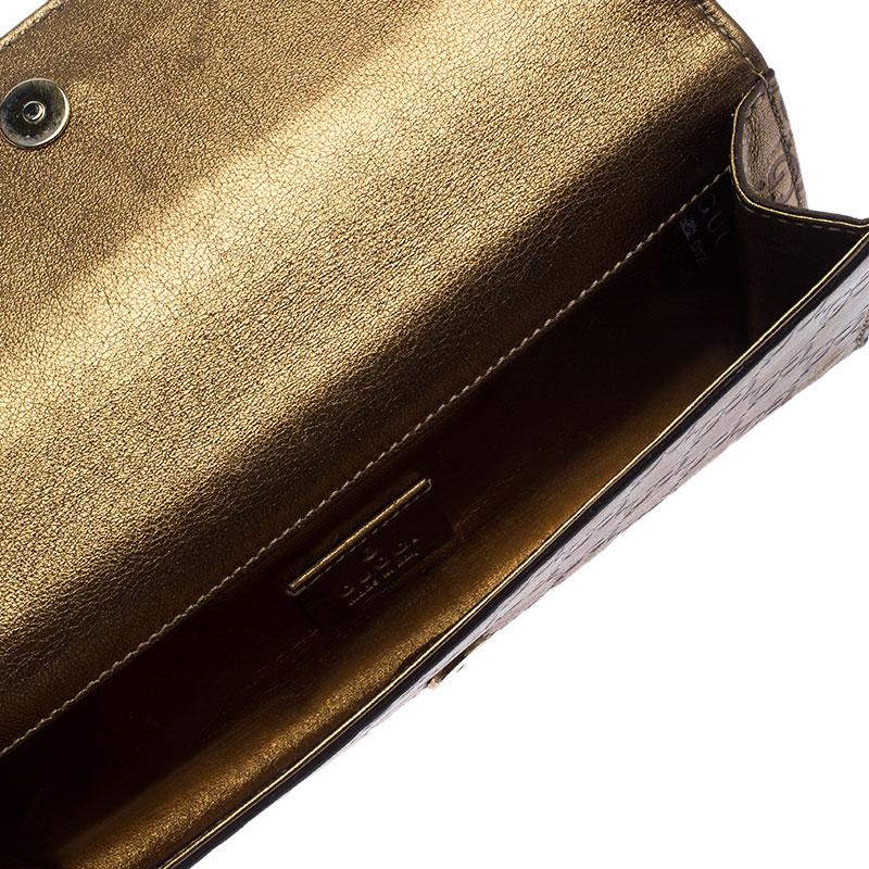 Gucci Gold Guccissima Brieftasche aus Leder mit Lederschnalle im Angebot 3