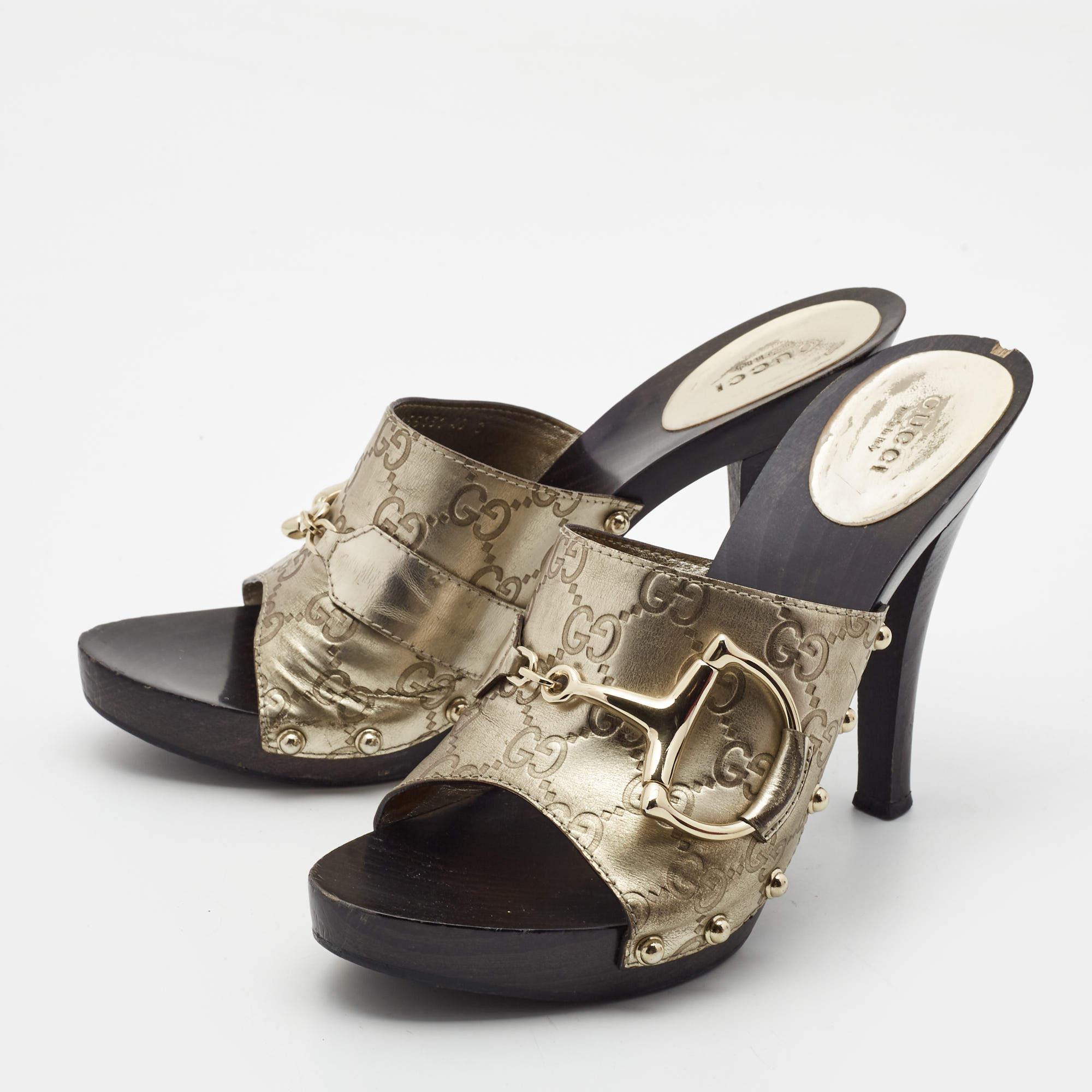 Gucci brings you the perfect pair of clogs to celebrate the season in. Crafted from Guccissima leather these sandals are comfortable and easy to flaunt.
