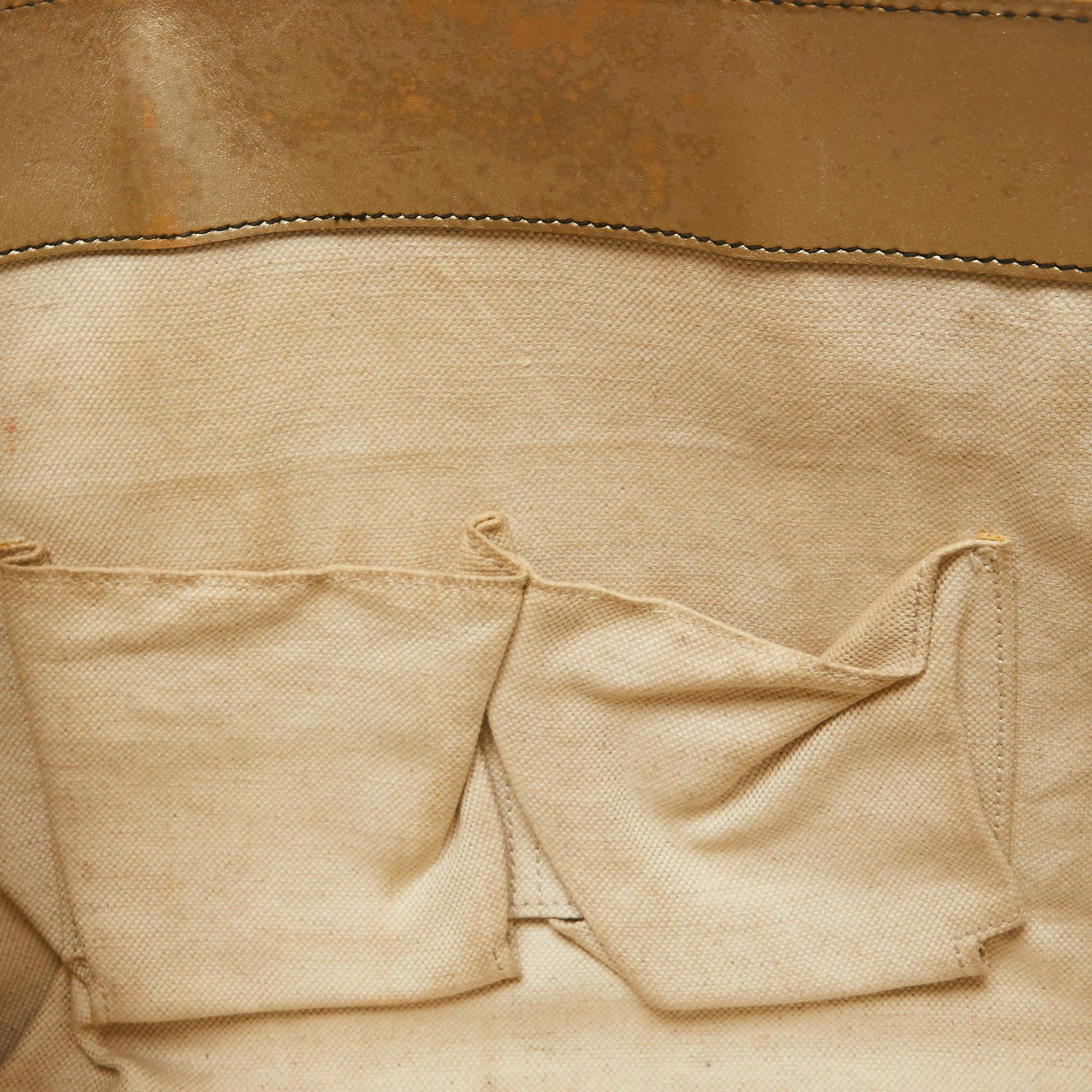 Gucci - Grand sac à bandoulière en cuir doré Guccissima avec chaîne Emily en vente 6