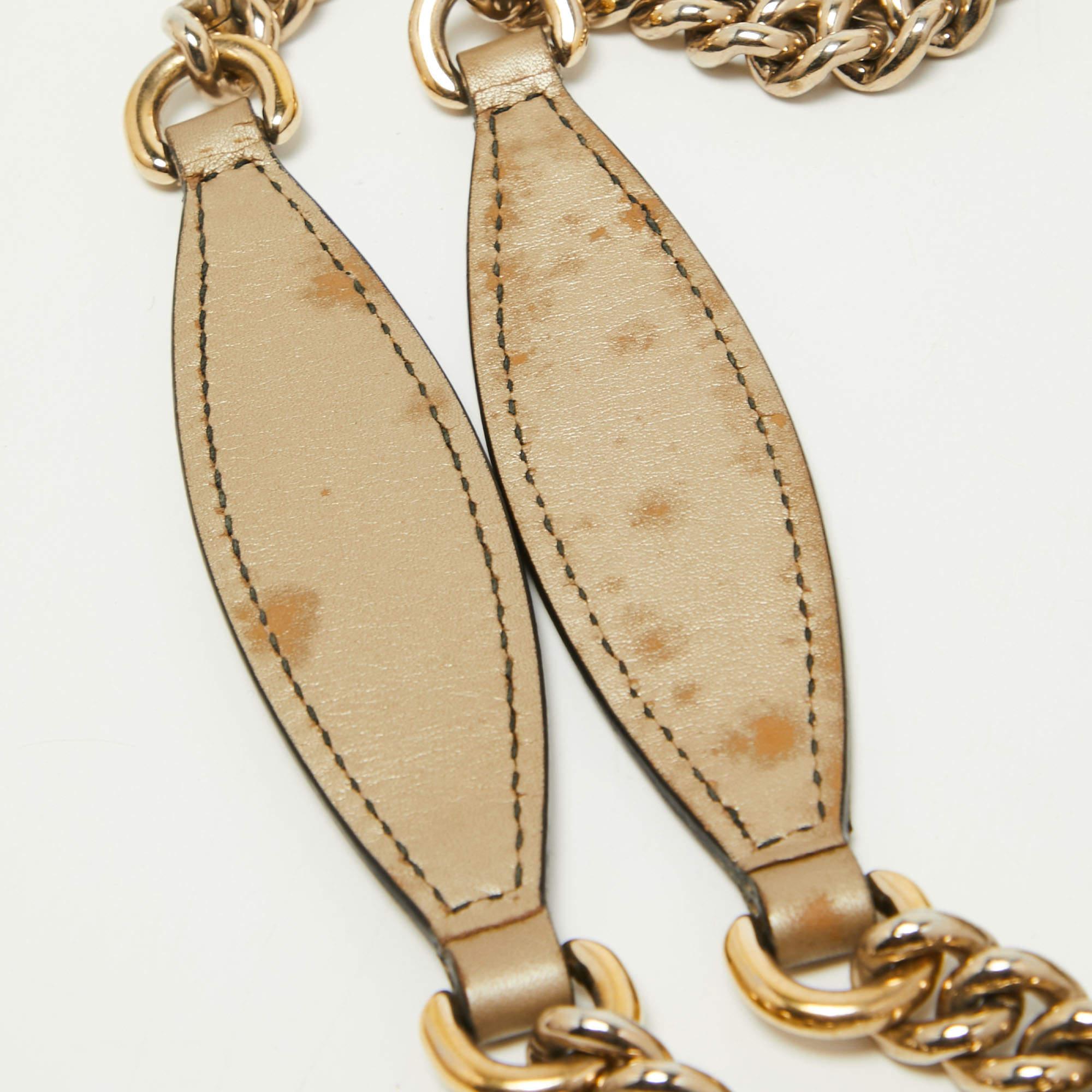 Gucci - Grand sac à bandoulière en cuir doré Guccissima avec chaîne Emily en vente 8