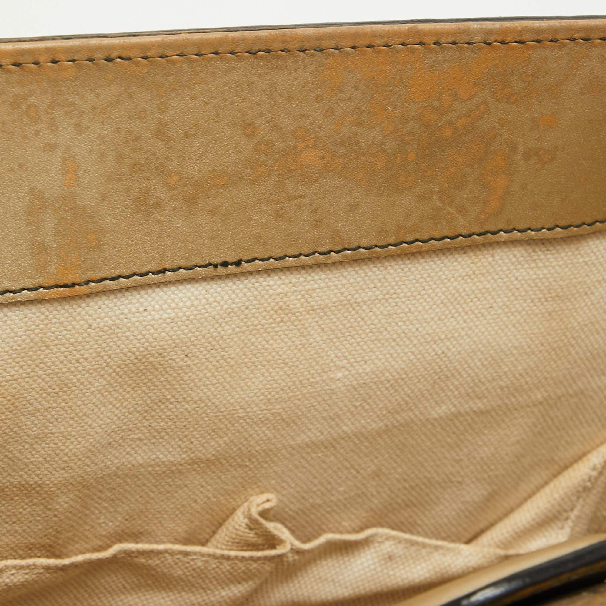 Gucci - Grand sac à bandoulière en cuir doré Guccissima avec chaîne Emily en vente 10