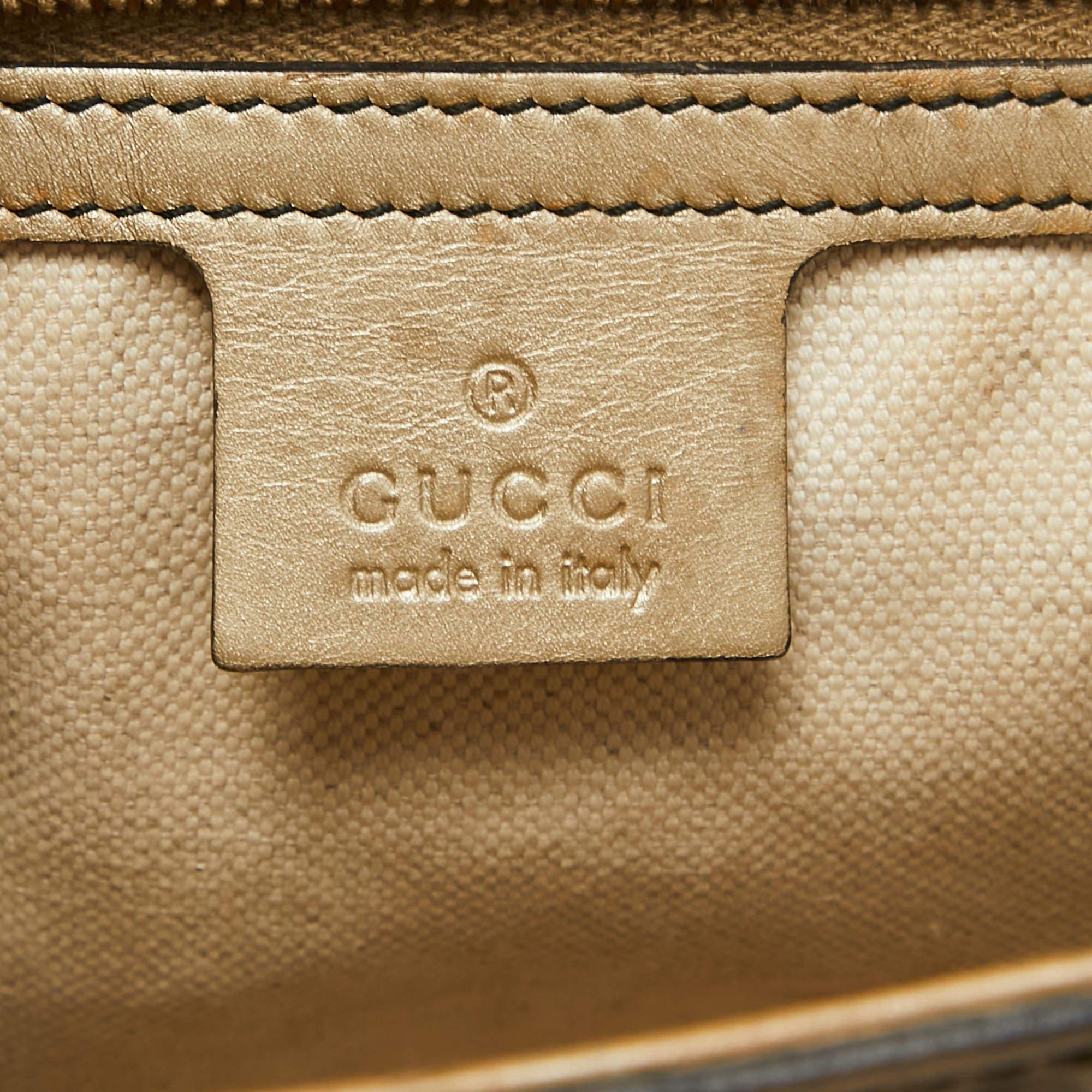 Gucci - Grand sac à bandoulière en cuir doré Guccissima avec chaîne Emily en vente 12