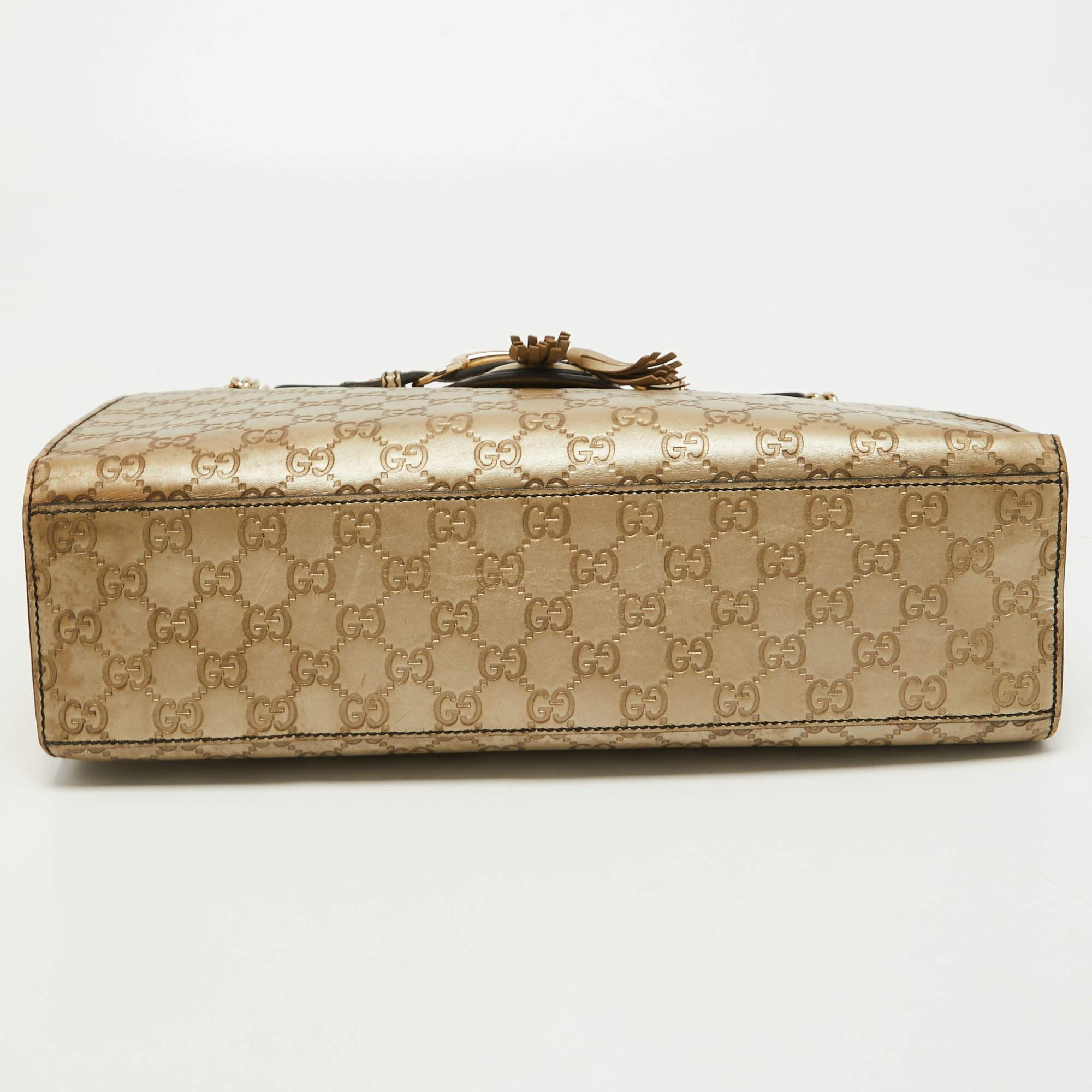 Gucci - Grand sac à bandoulière en cuir doré Guccissima avec chaîne Emily Pour femmes en vente