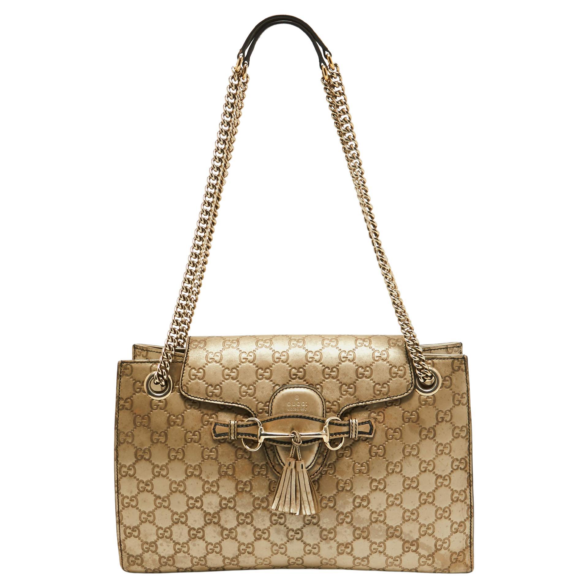 Gucci - Grand sac à bandoulière en cuir doré Guccissima avec chaîne Emily en vente