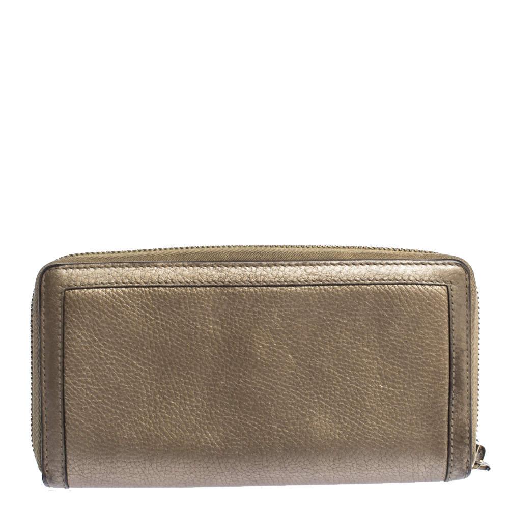 Donna Gucci Portafoglio in pelle oro con fiocco di nappe e zip intorno al portafoglio in vendita