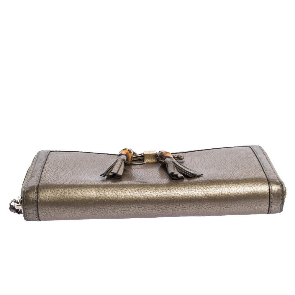 Gucci Portafoglio in pelle oro con fiocco di nappe e zip intorno al portafoglio in vendita 2