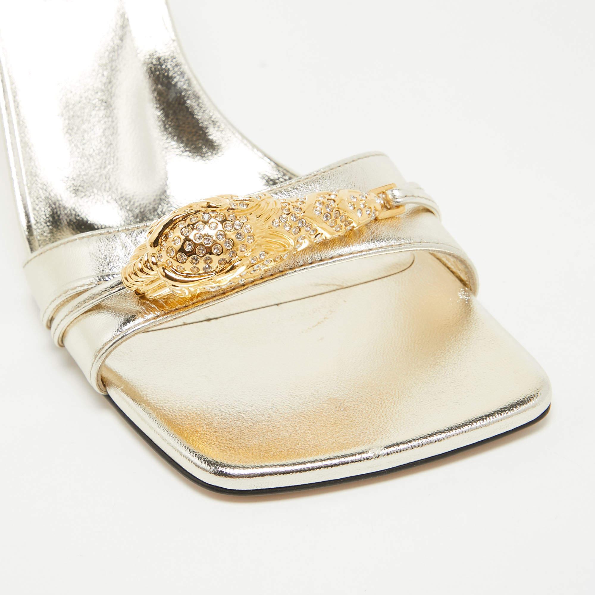 Gucci Gold Leather Dora Crystal Tiger Head Embellished Slide Sandals Size 37.5 In Excellent Condition For Sale In Dubai, Al Qouz 2