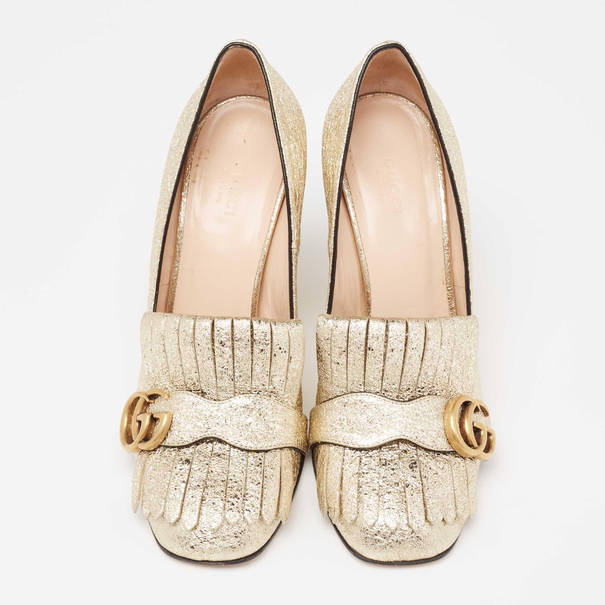 Absolutely on-trend and easy to flaunt, this pair of pumps by Gucci is a true stunner. They've been crafted from leather and styled with folded fringes and the brand's signature GG on the uppers. Comfortable insoles and a set of block heels complete