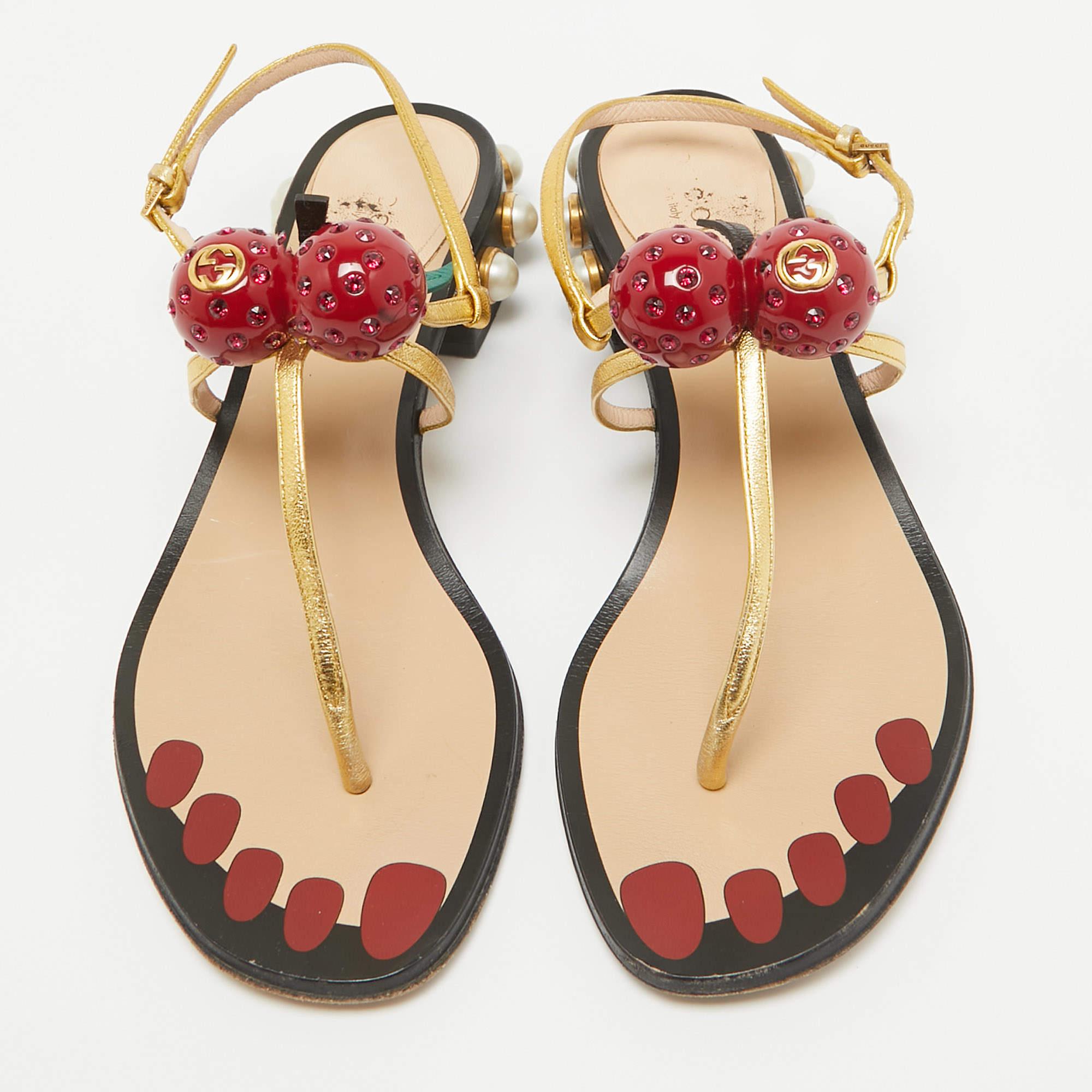 Gucci Gold Leather Hatsumomo Cherry Thong Sandals Size 37.5 In Fair Condition In Dubai, Al Qouz 2