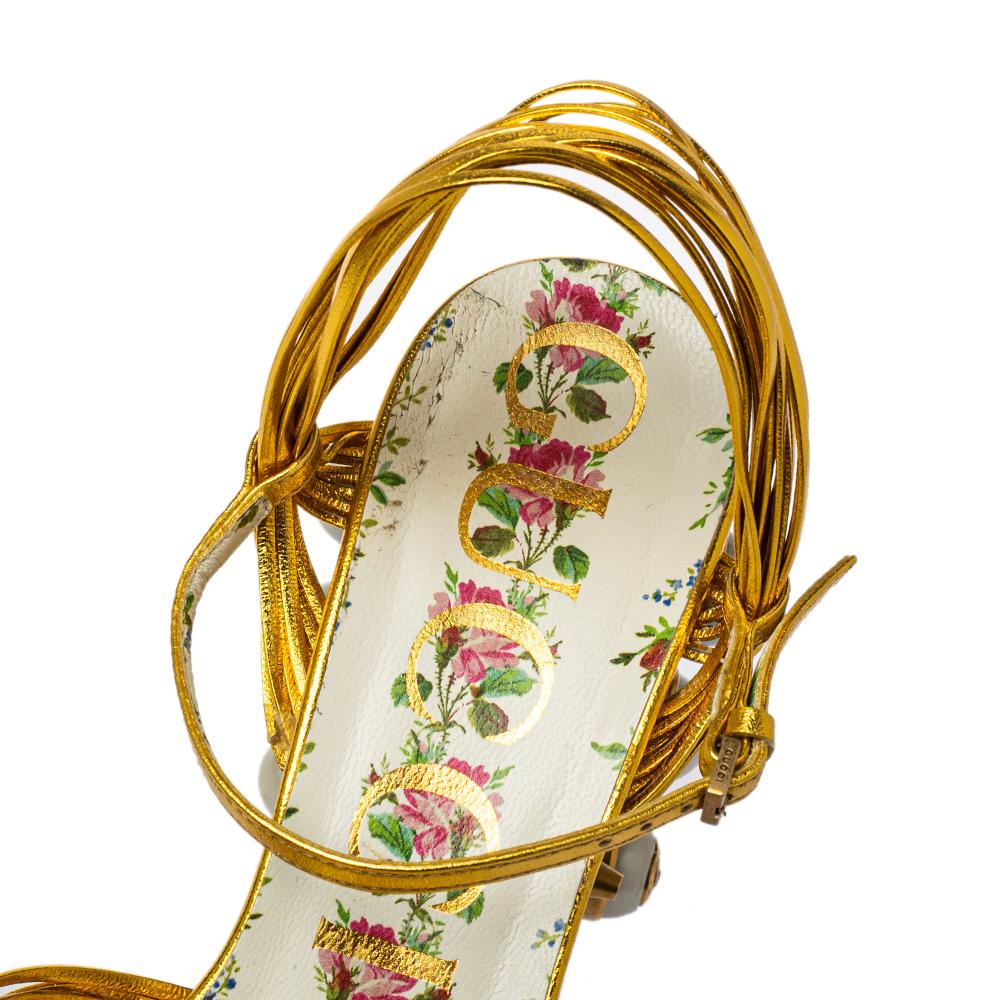 Gucci Gold Leather Knot Pearl Platform Sandals Size 37 In Good Condition In Dubai, Al Qouz 2