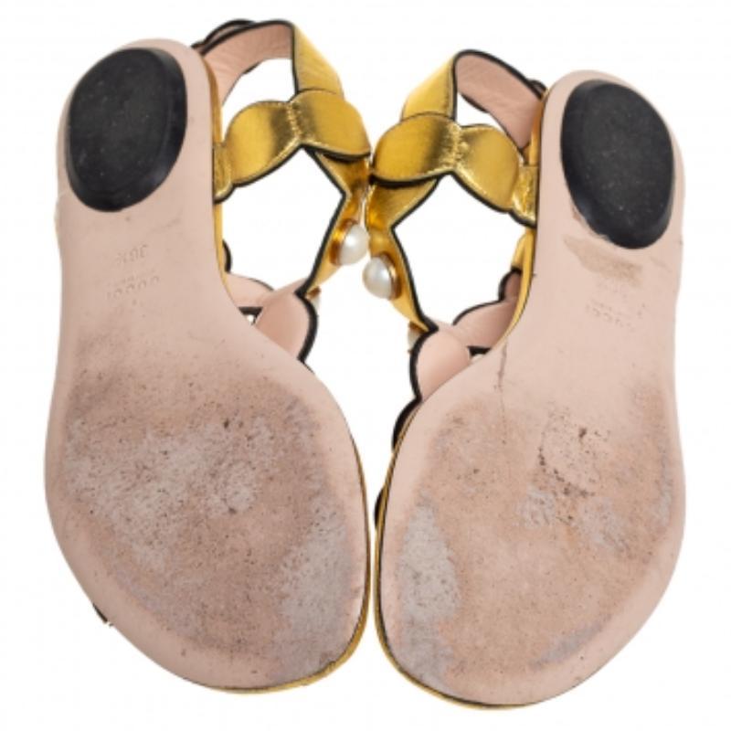Gucci Gold Leather  Pearl T-Strap Sandals Size 36.5 For Sale 2