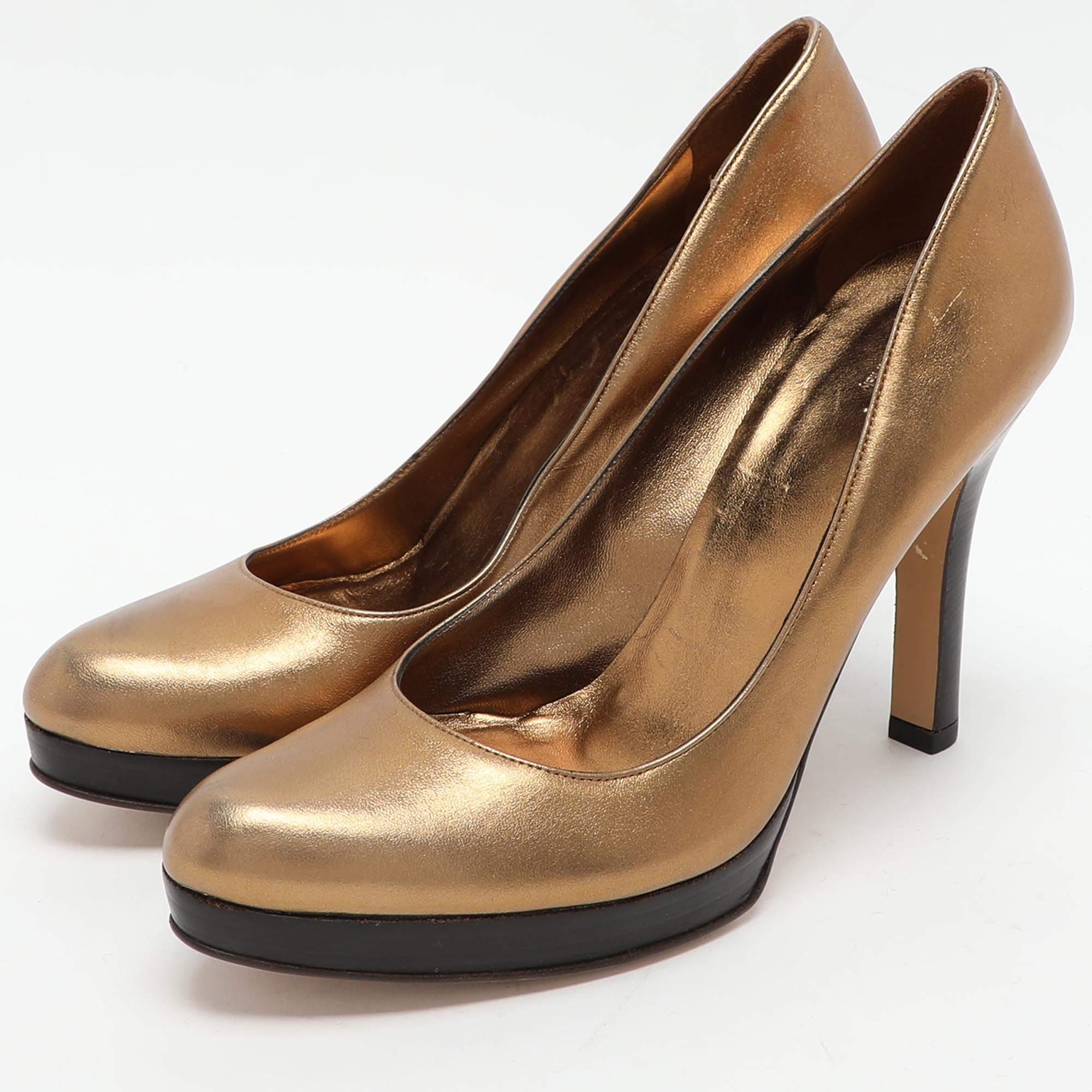 Cut into a timeless silhouette this pair of pumps is simple yet classy. With a classy shade it flaunts durable soles and comfortable footbeds.