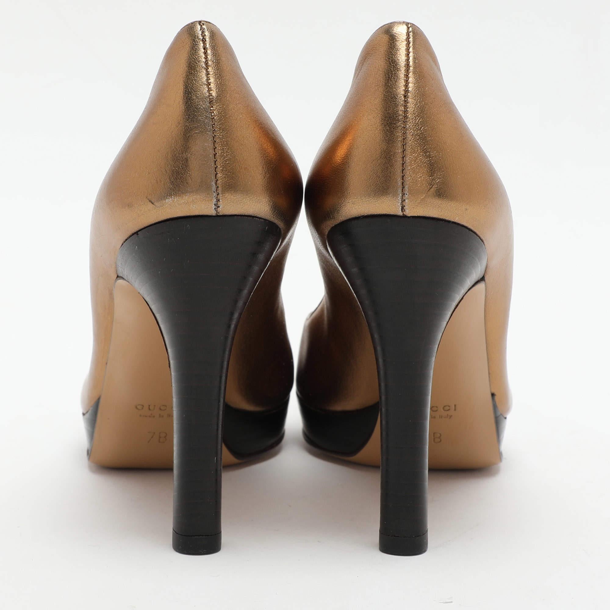 Women's Gucci Gold Leather Pumps Size 37.5 For Sale