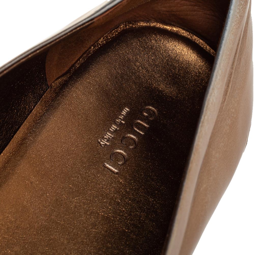 Gucci Gold Leather Slip on Bow Ballet Flats Size 39 In Good Condition In Dubai, Al Qouz 2