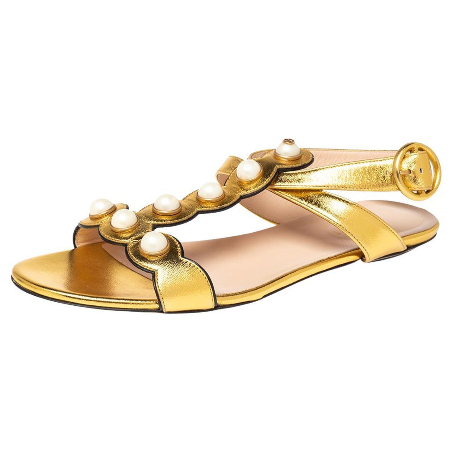 Pompeii patroon belofte Gucci Gold Leather Willow Faux Pearl Embellished Flat Sandals Size 37.5 at  1stDibs