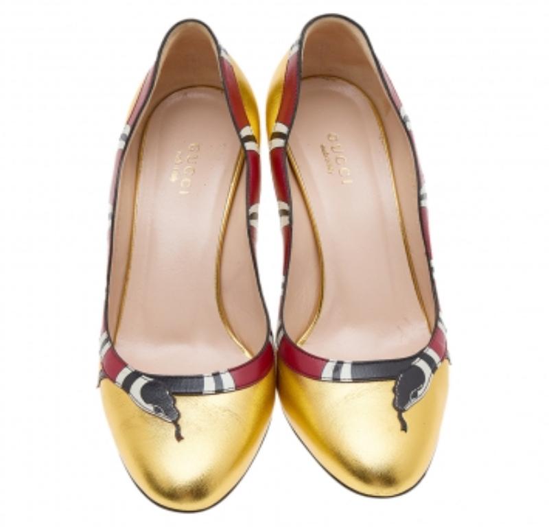 Gucci Pumps con tacco alto in pelle oro Yoko Snake misura 37,5 in vendita 2