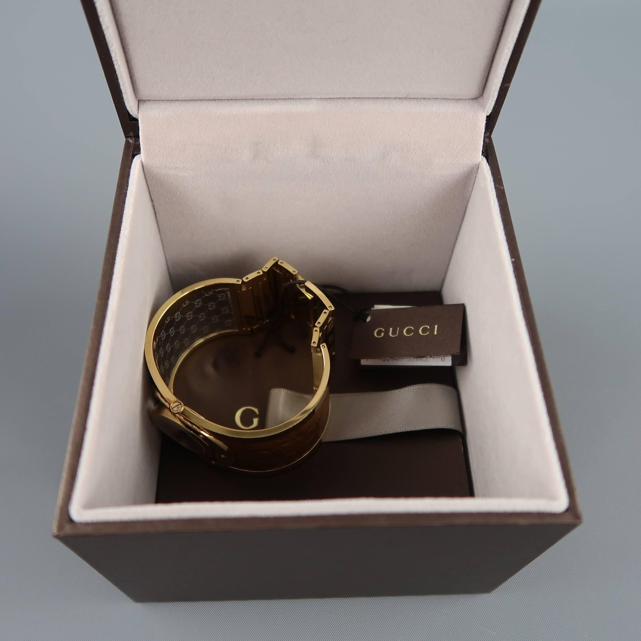 Gucci Gold Metal Monogram Leather Twirl Collection Wristwatch 7