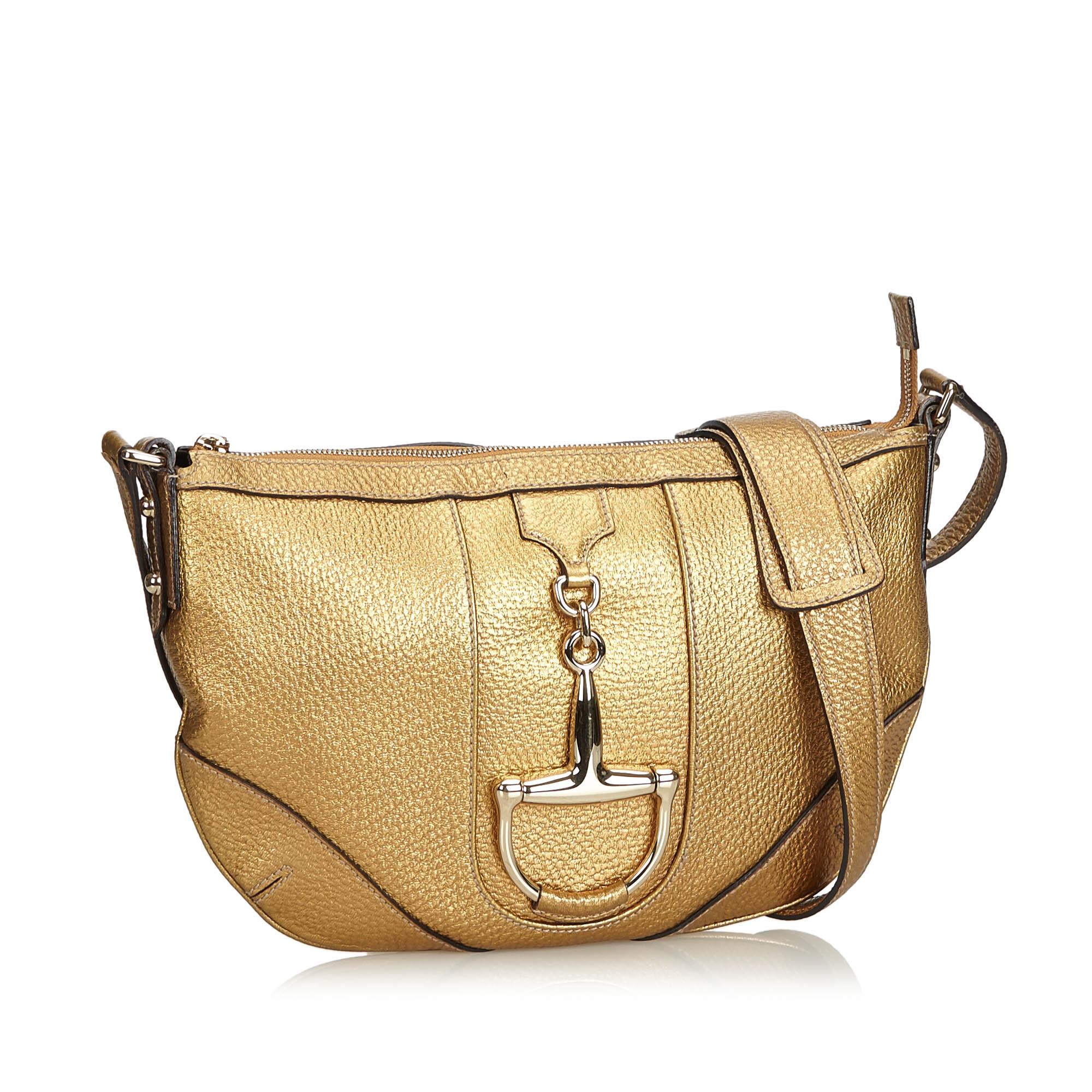 This crossbody bag features a metallic leather body, adjustable leather strap, top zip closure, and interior zip pocket. It carries as A condition rating.

Inclusions: 
Dust Bag

Dimensions:
Length: 23.00 cm
Width: 34.00 cm
Depth: 1.50 cm

Material: