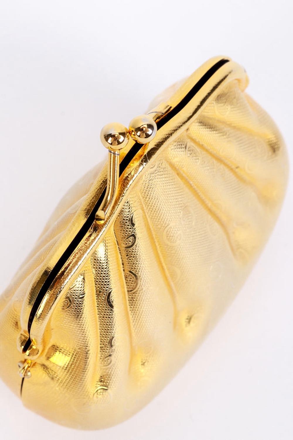 Gucci Gold Monogram Metal Shell Minaudière Bag In Good Condition In Montreal, Quebec