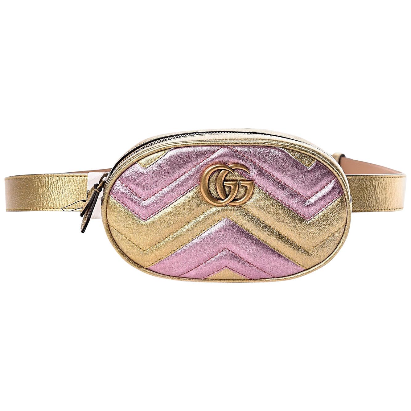 This belt bag is crafted of smooth gold and pink chevron stitched calfskin leather. Featuring  an oval shape with a leather belt, aged GG logo on the front and a heart shape on the back.

COLOR: Gold & pink
ITEM CODE: 476434 525040
MATERIAL: