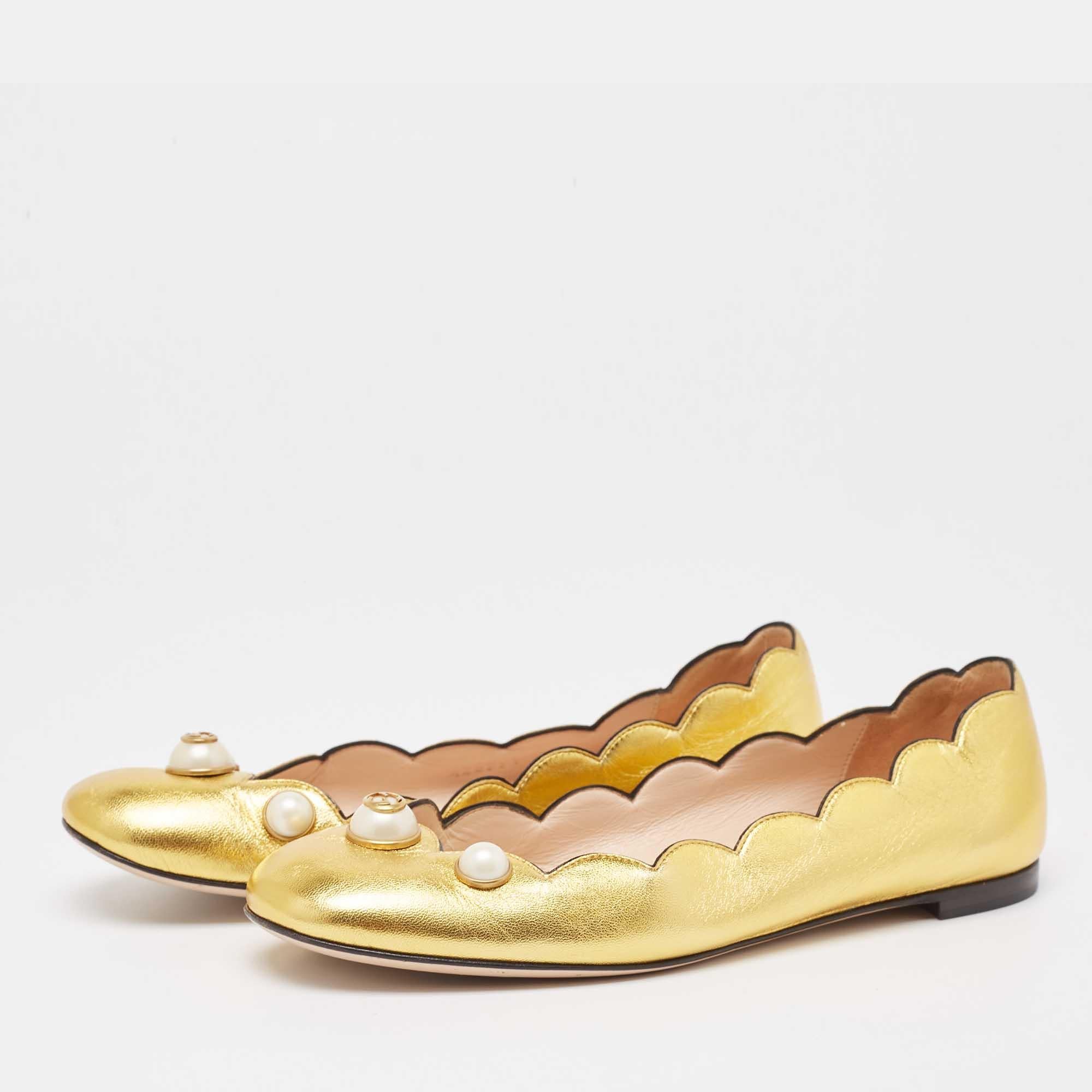 Complete your look by adding these designer ballet flats to your collection of everyday footwear. They are crafted skilfully to grant the perfect fit and style.