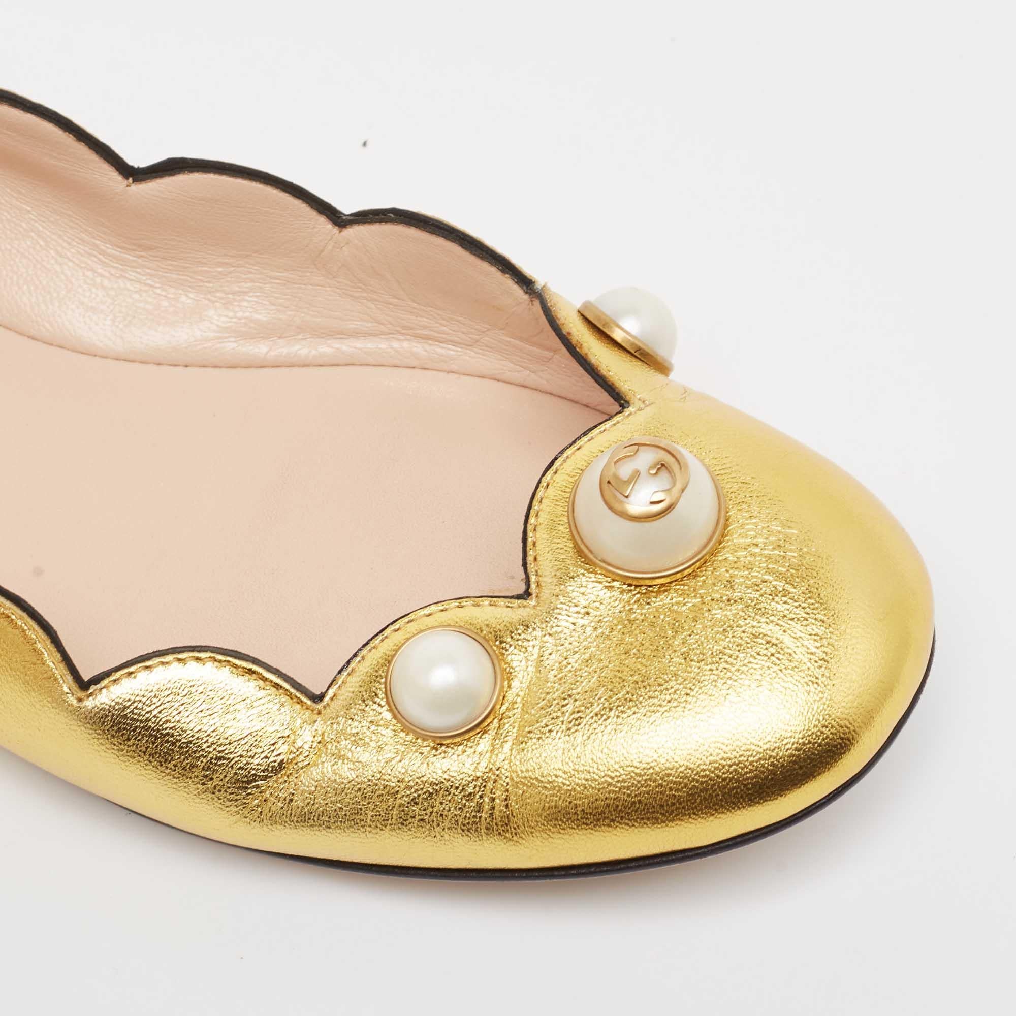 Gucci Gold Scalloped Leather Interlocking G Faux Pearl Ballet Flats Size 36 2