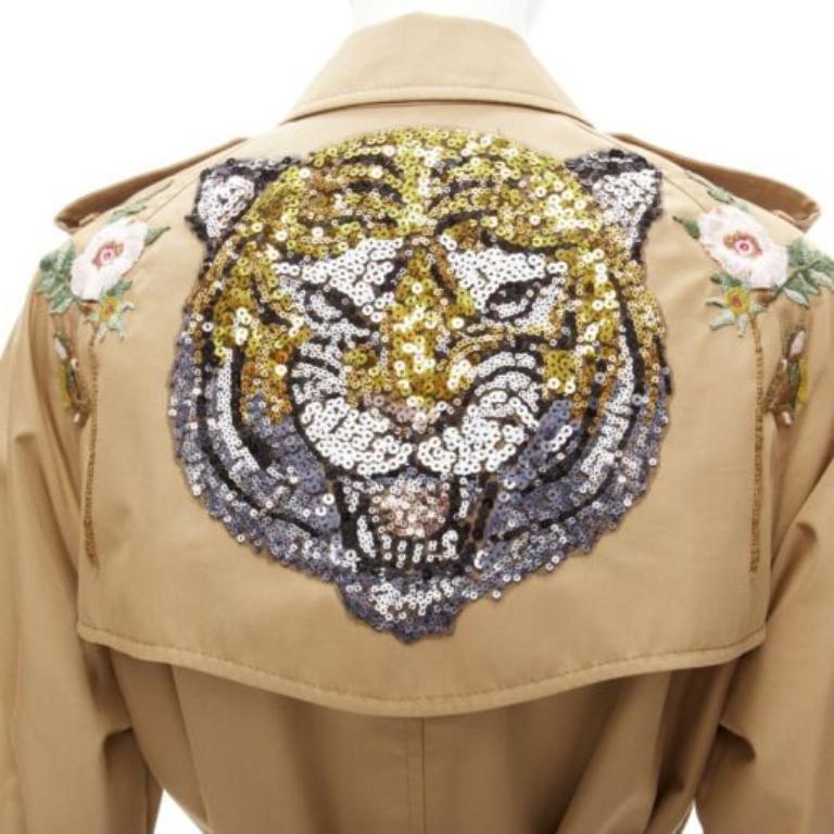 Brown GUCCI gold sequins tiger flower embroidery beige belted trench coat IT38 XS For Sale