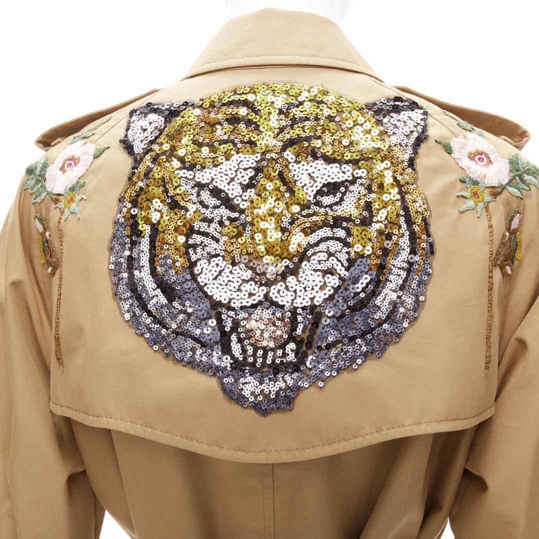 GUCCI gold sequins tiger flower embroidery beige belted trench coat IT38 XS For Sale 3